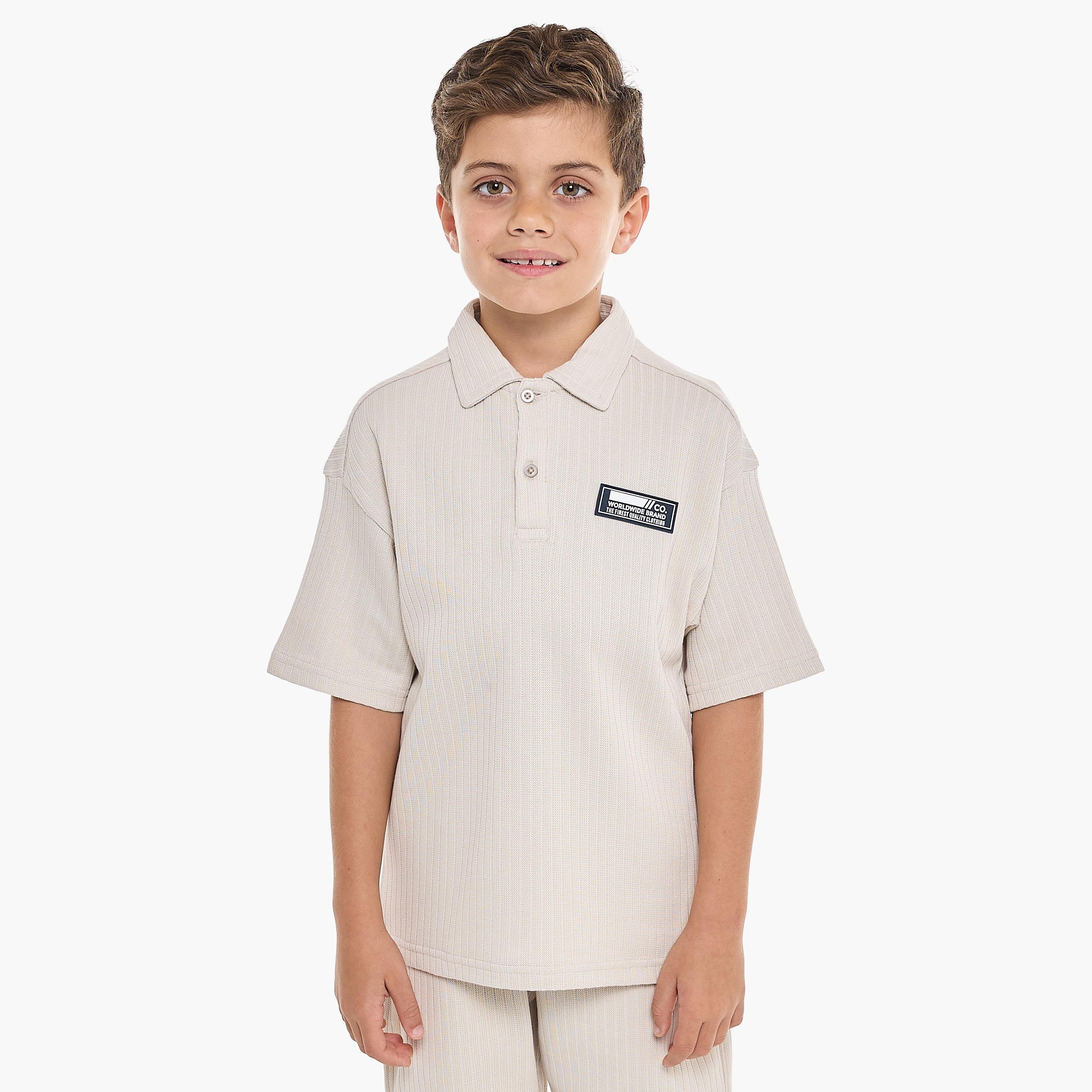 تي شيرت بأكمام قصيرة ومزخرف مع شورت من قطعتين من فيكتور اند جين-boys-clothing-setsandcoords-image-2