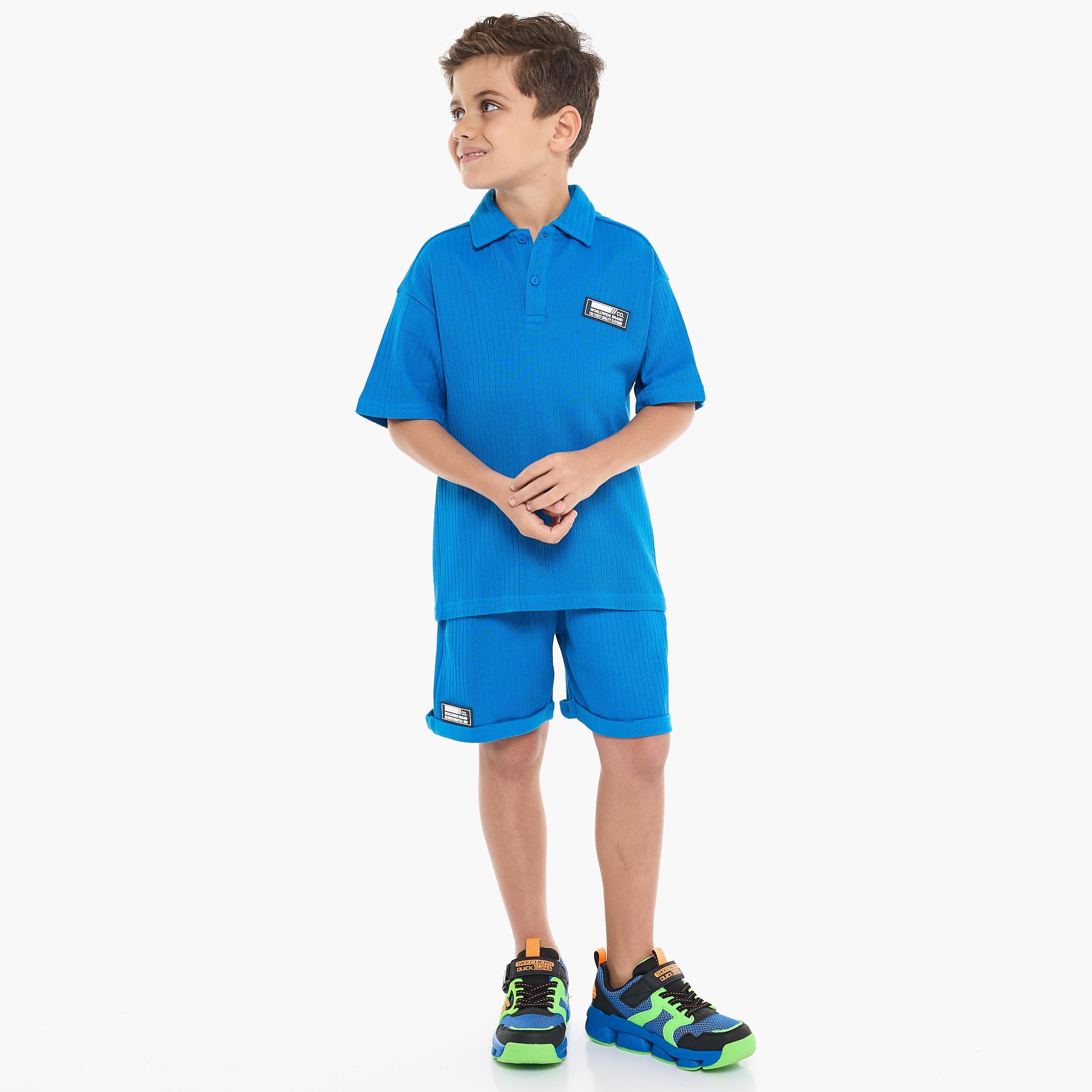 تي شيرت بأكمام قصيرة ومزخرف مع شورت من قطعتين من فيكتور اند جين-boys-clothing-setsandcoords-image-1