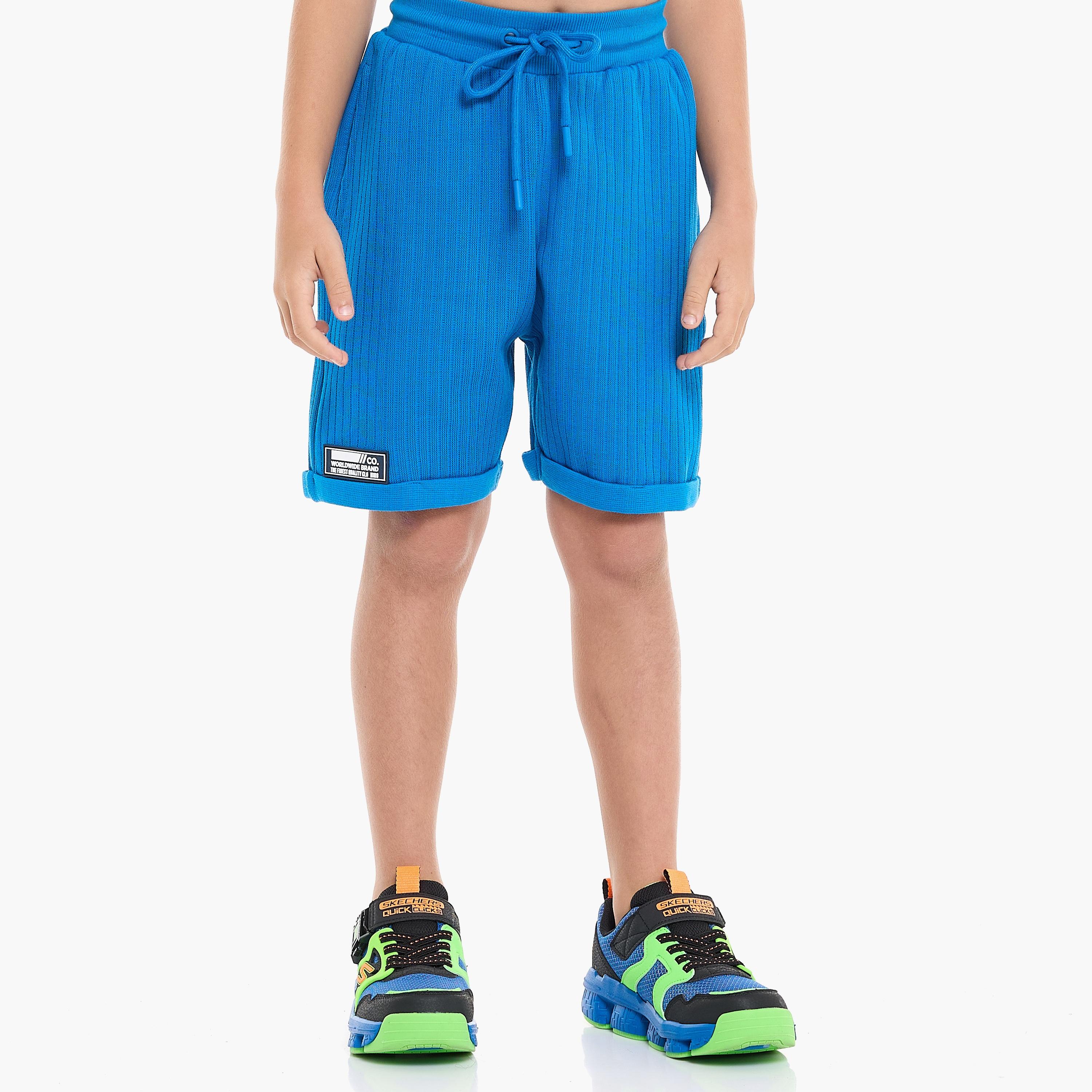 تي شيرت بأكمام قصيرة ومزخرف مع شورت من قطعتين من فيكتور اند جين-boys-clothing-setsandcoords-image-4