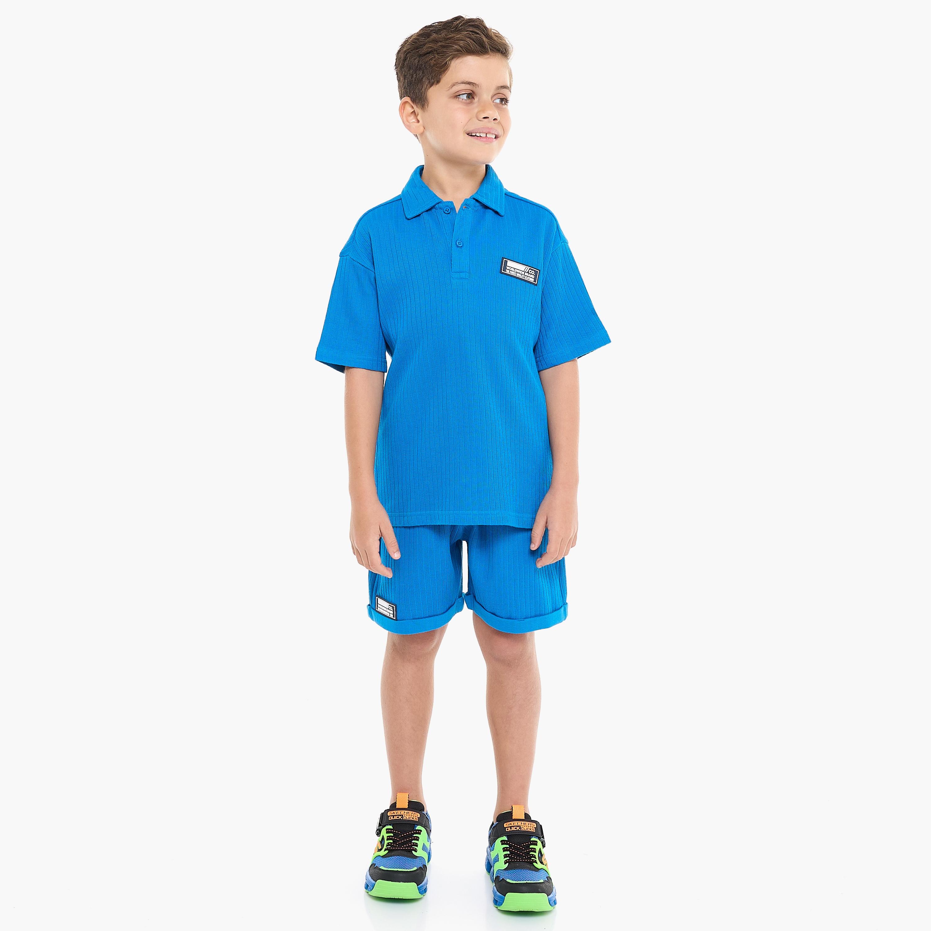 تي شيرت بأكمام قصيرة ومزخرف مع شورت من قطعتين من فيكتور اند جين-boys-clothing-setsandcoords-image-5