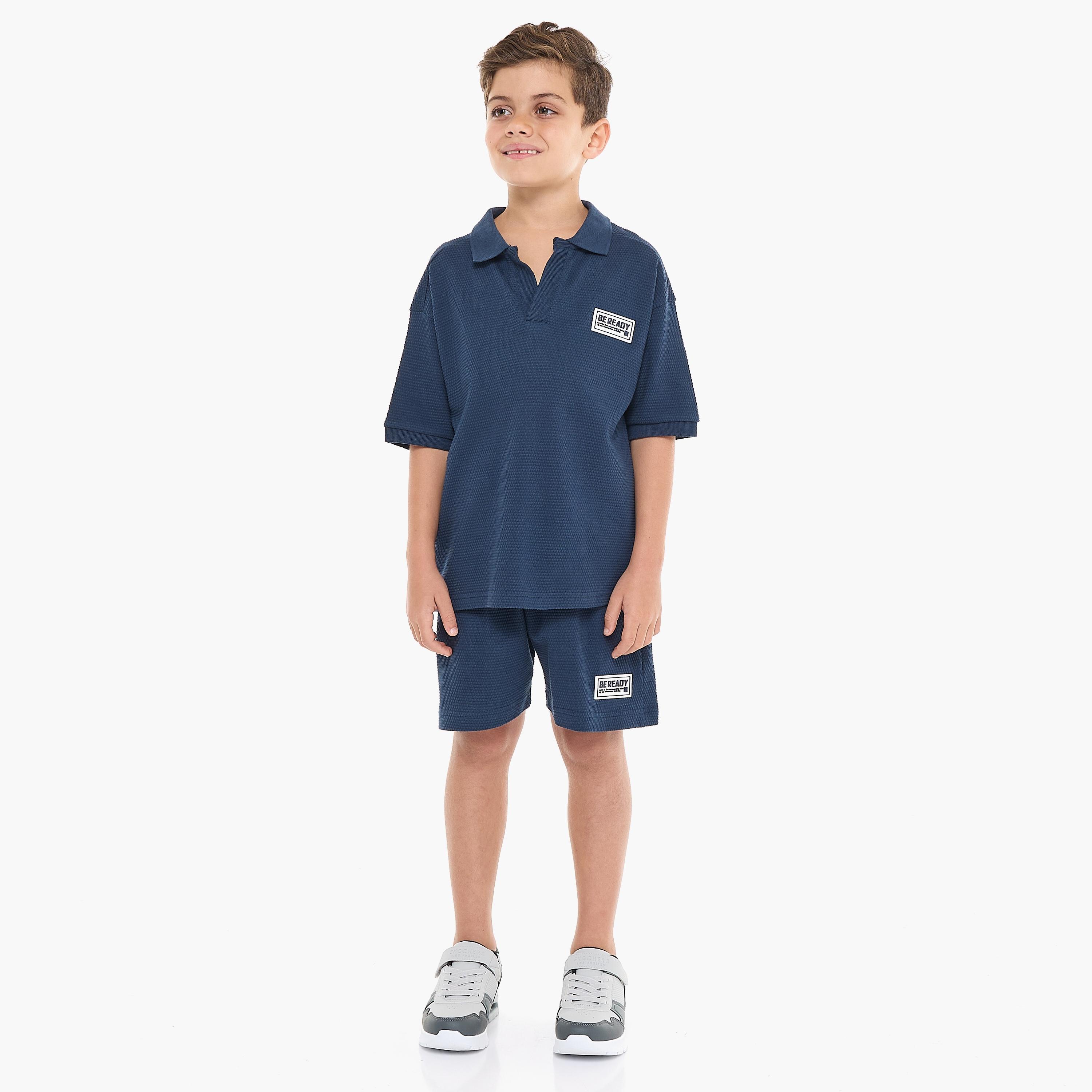 تي شيرت بأكمام قصيرة ومزخرف مع شورت من قطعتين من فيكتور اند جين-boys-clothing-setsandcoords-image-5