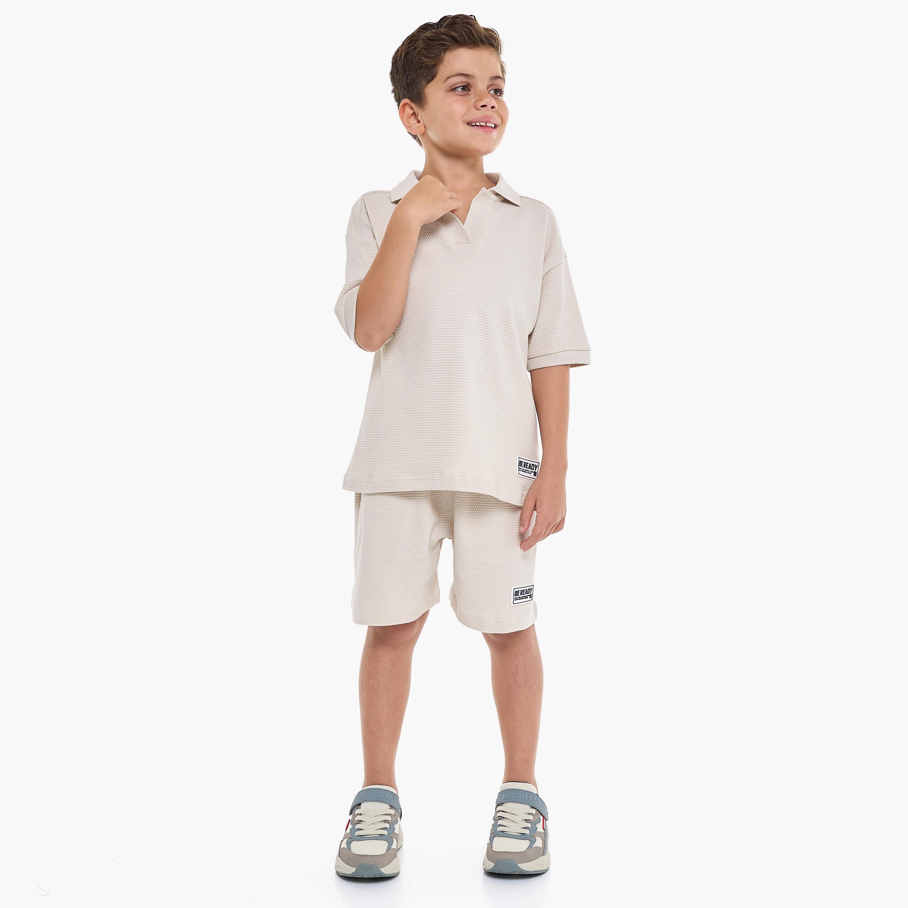 تي شيرت بأكمام قصيرة ومزخرف مع شورت من قطعتين من فيكتور اند جين-boys-clothing-setsandcoords-image-1