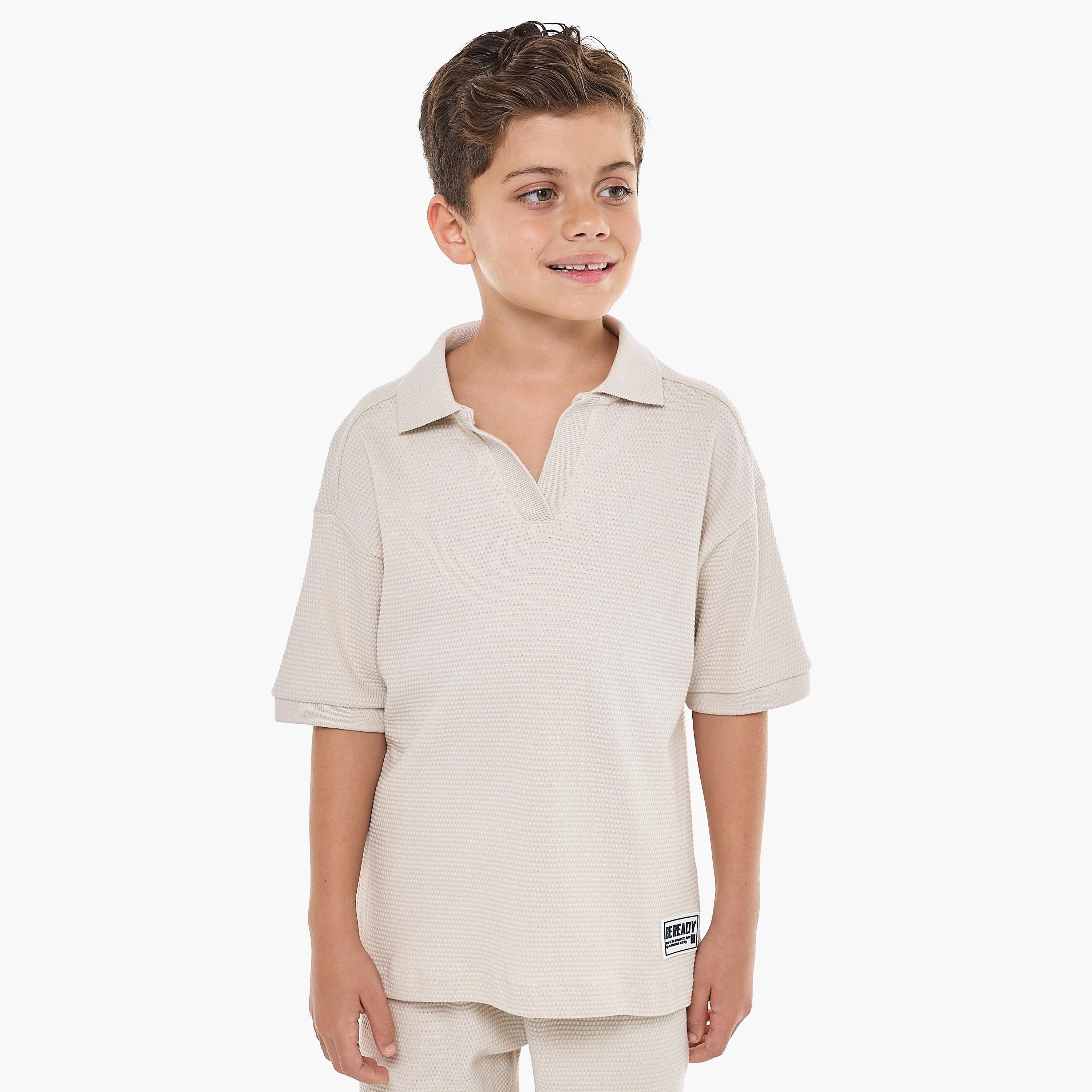 تي شيرت بأكمام قصيرة ومزخرف مع شورت من قطعتين من فيكتور اند جين-boys-clothing-setsandcoords-image-3