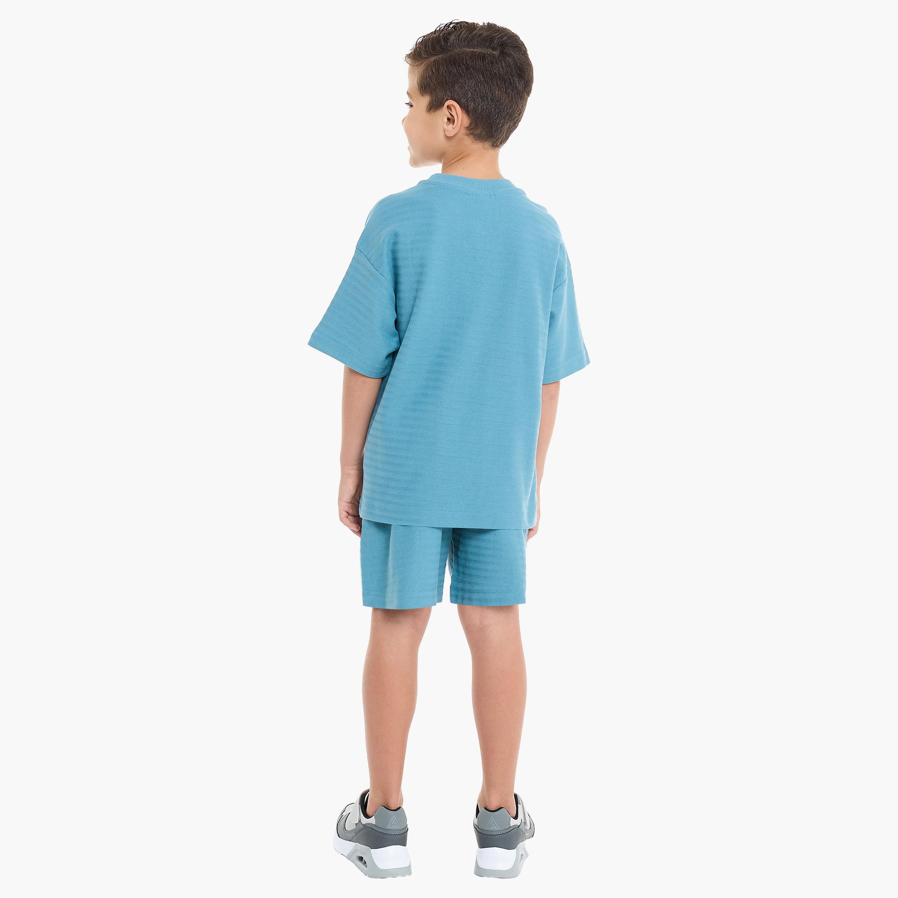 تي شيرت مطرز بأكمام قصيرة مع شورت من قطعتين من فيكتور اند جين-boys-clothing-setsandcoords-image-2