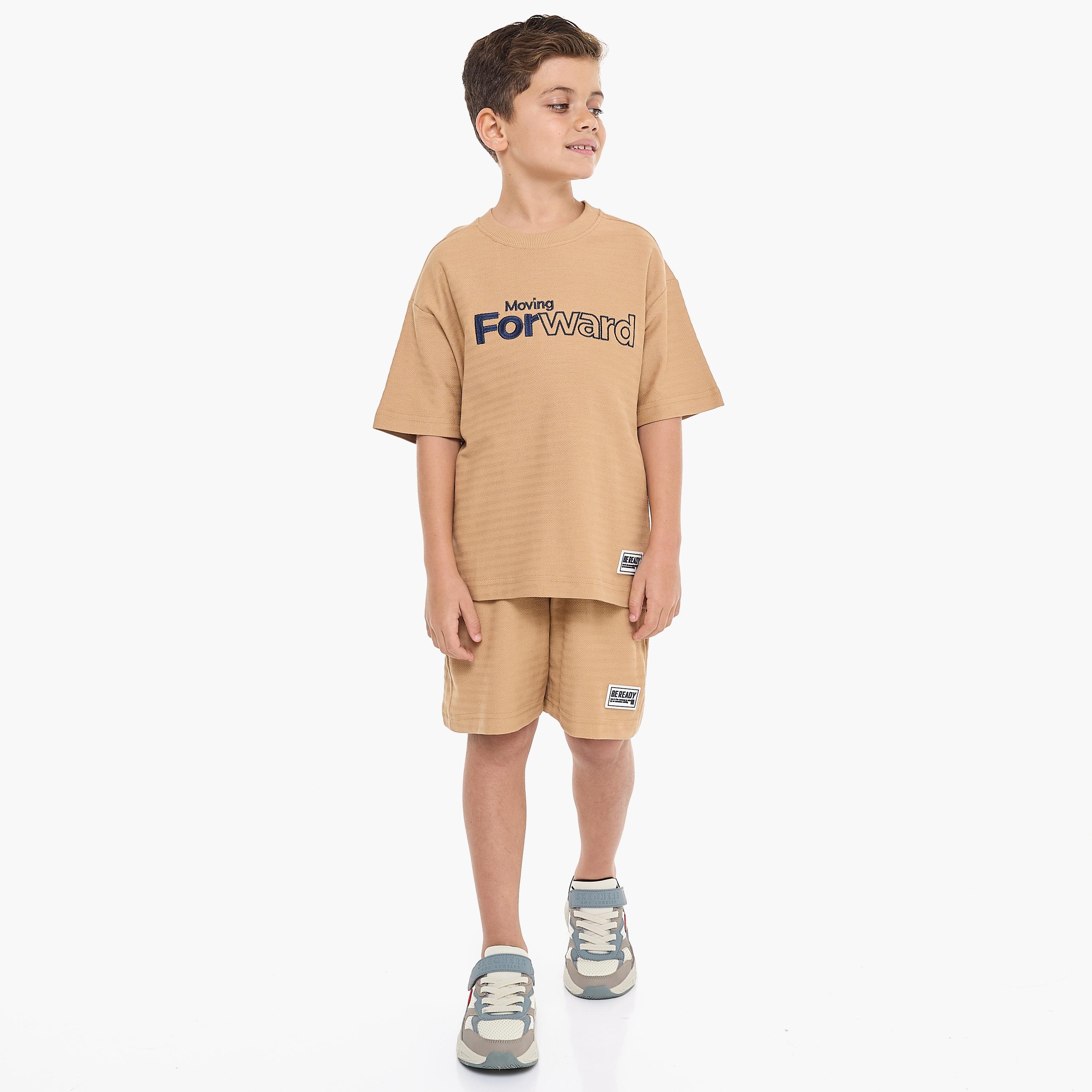 تي شيرت مطرز بأكمام قصيرة مع شورت من قطعتين من فيكتور اند جين-boys-clothing-setsandcoords-image-5