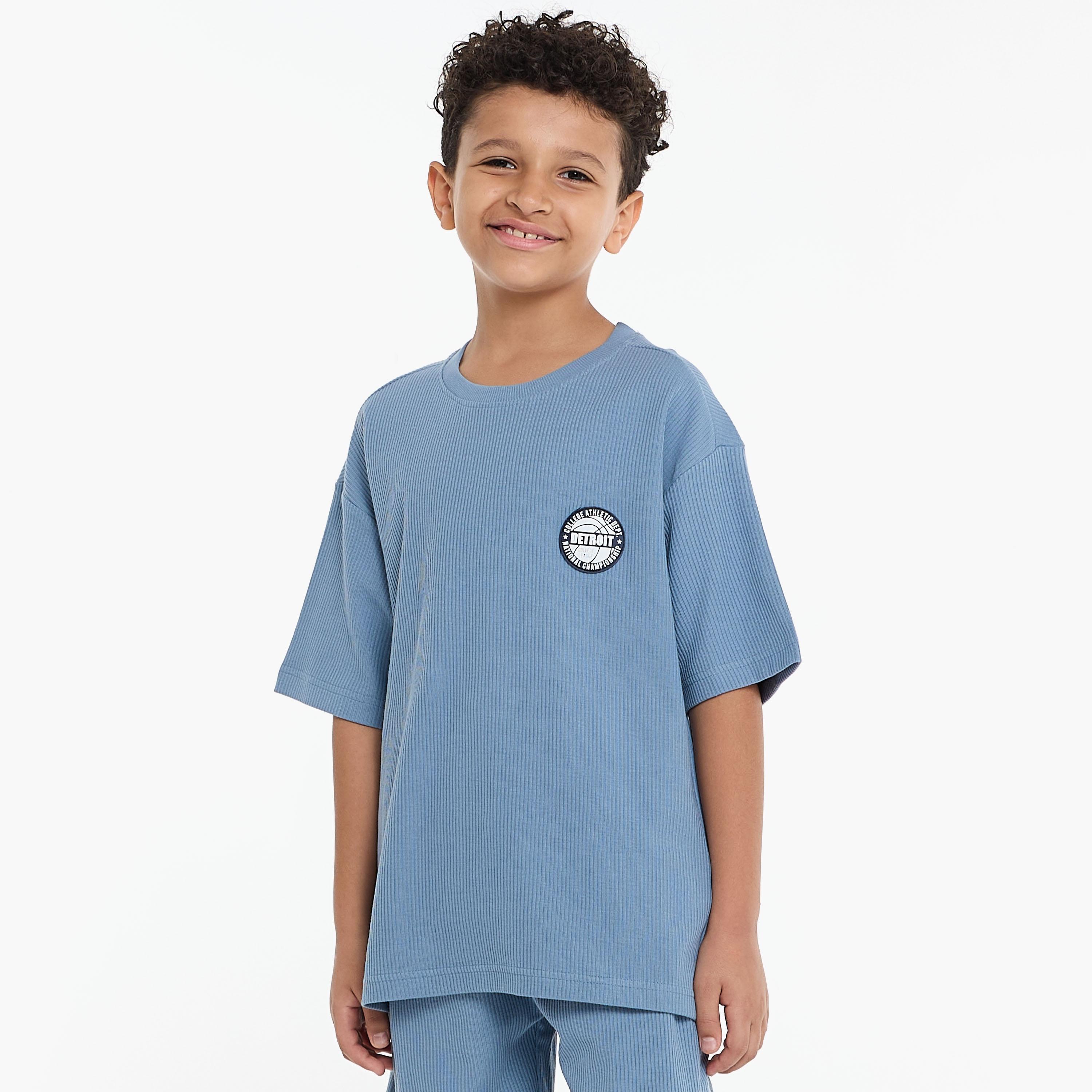 تي شيرت سادة بأكمام قصيرة مع شورت من قطعتين من فيكتور اند جين-boys-clothing-setsandcoords-image-3