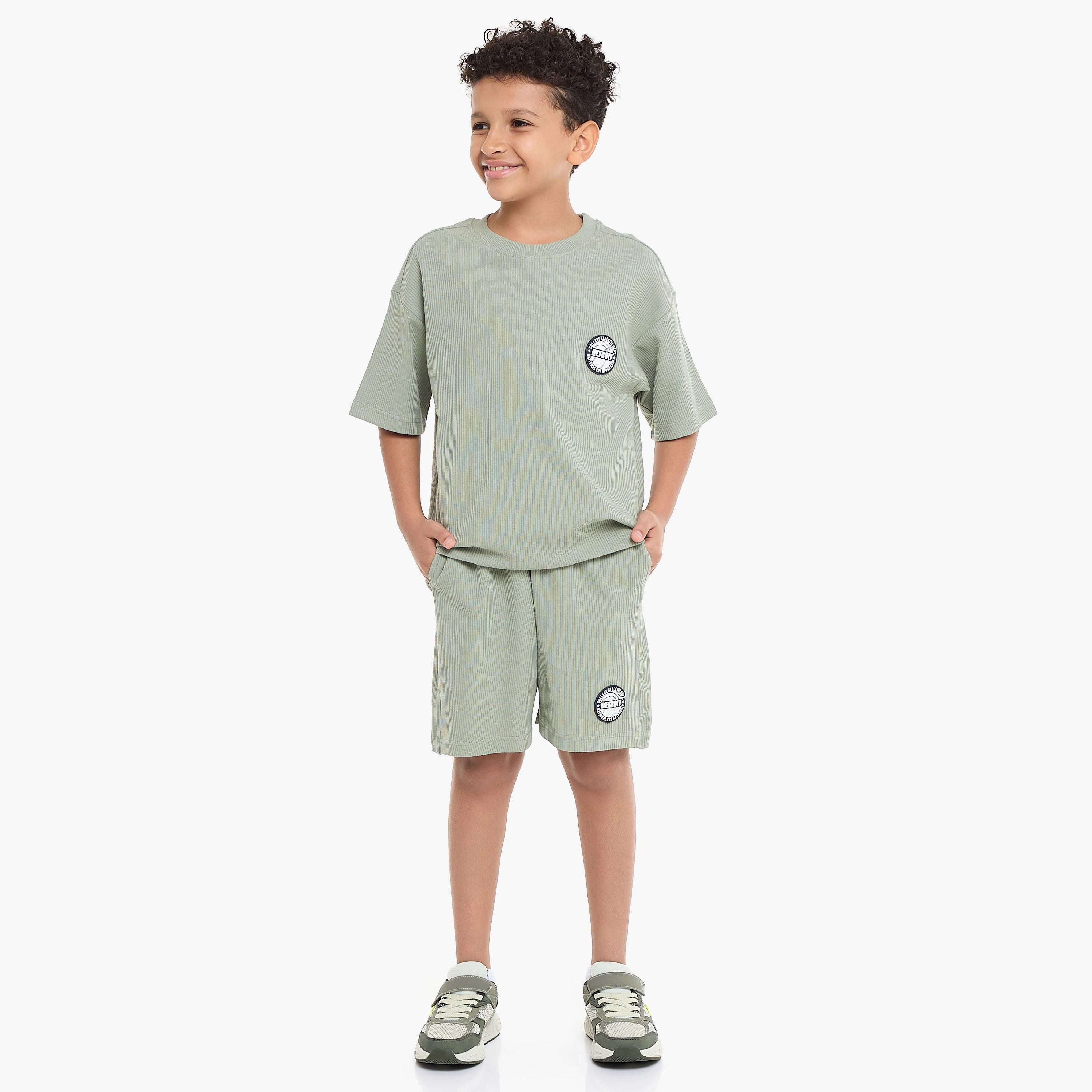تي شيرت سادة بأكمام قصيرة مع شورت من قطعتين من فيكتور اند جين-boys-clothing-setsandcoords-image-1