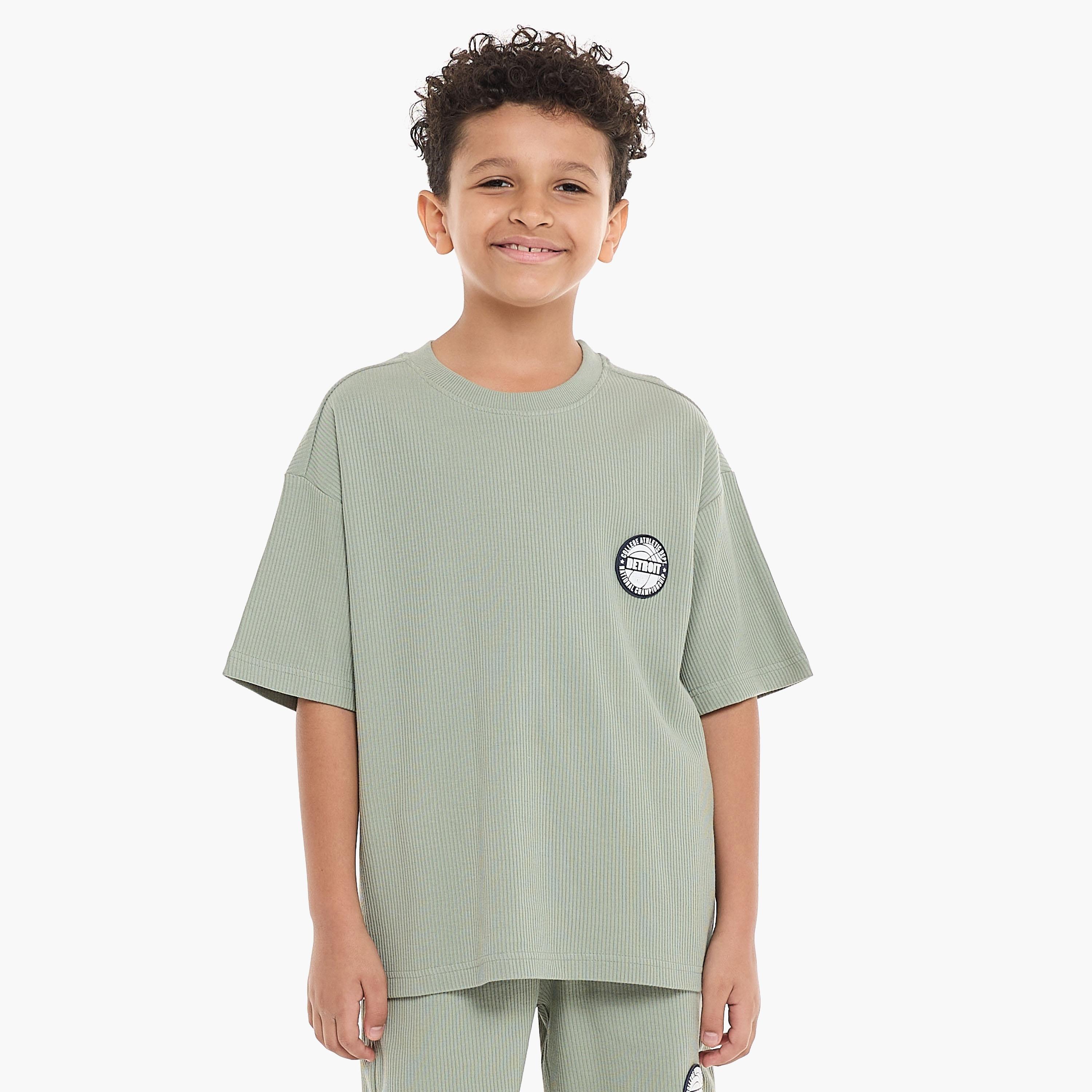 تي شيرت سادة بأكمام قصيرة مع شورت من قطعتين من فيكتور اند جين-boys-clothing-setsandcoords-image-3