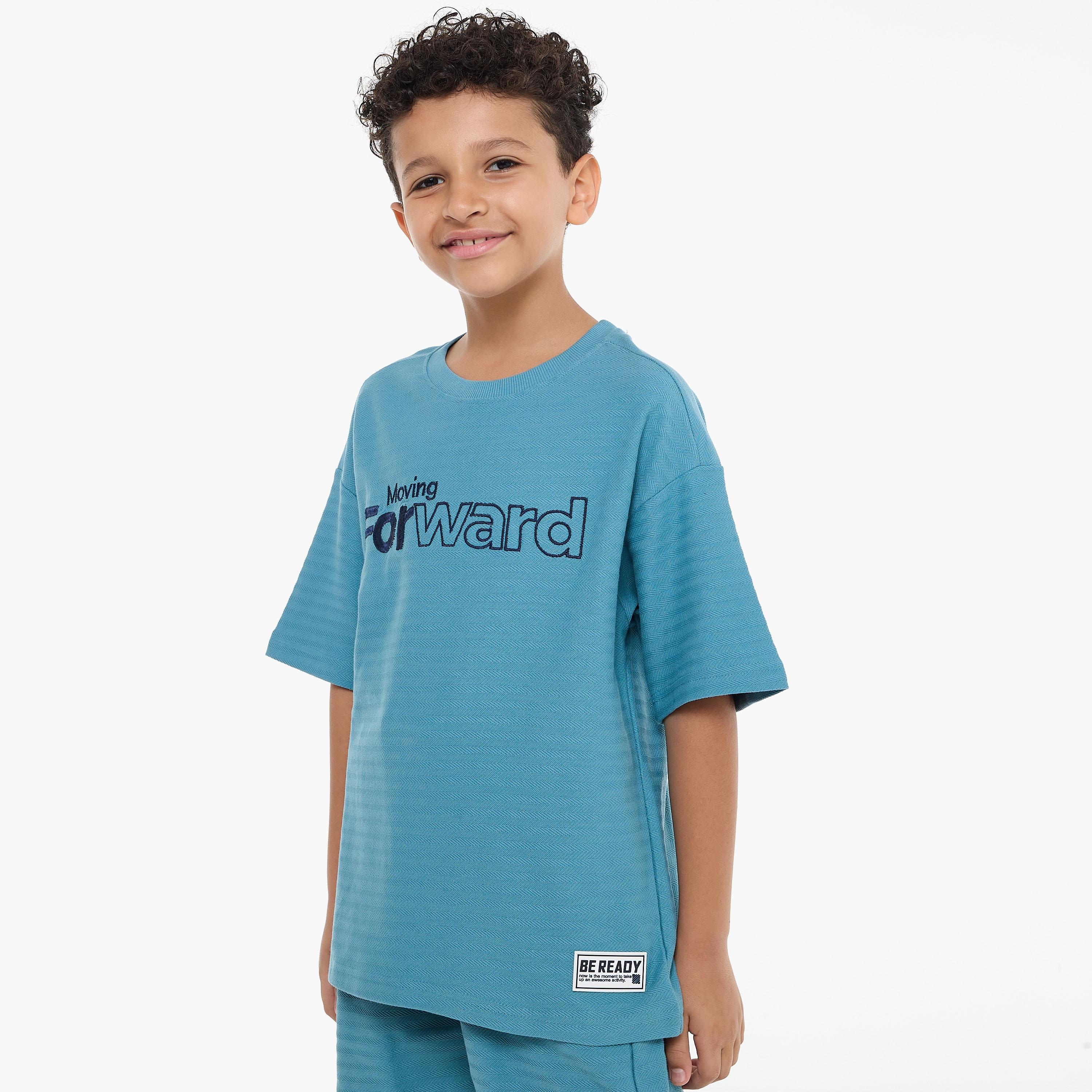 تي شيرت مطرز بأكمام قصيرة مع شورت من قطعتين من فيكتور اند جين-boys-clothing-setsandcoords-image-3