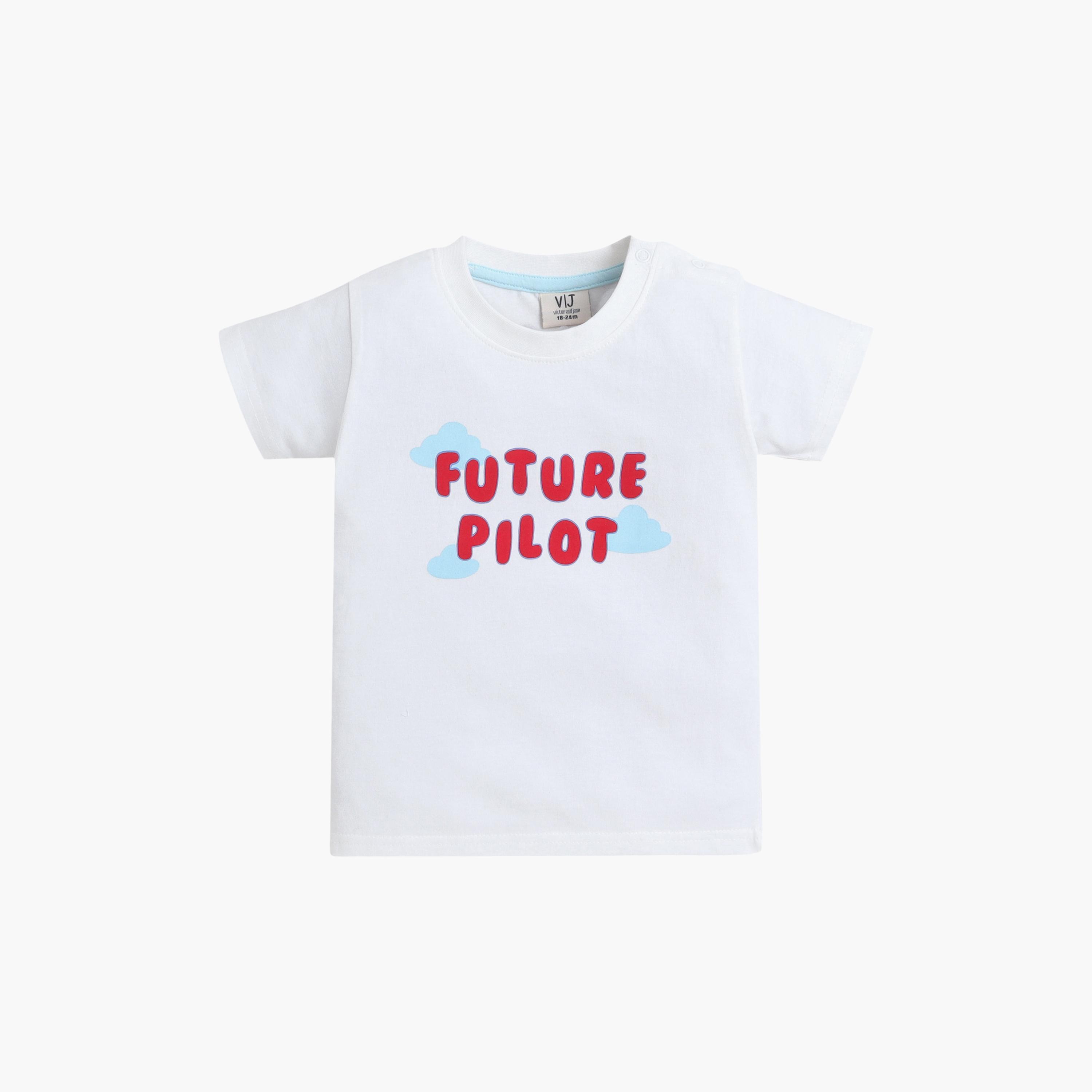 طقم مكون من 4 قطع: تي شيرتات بأكمام قصيرة ورسومات، وبنطلون مع شورت من فيكتور آند جين-boys-clothing-setsandcoords-image-11