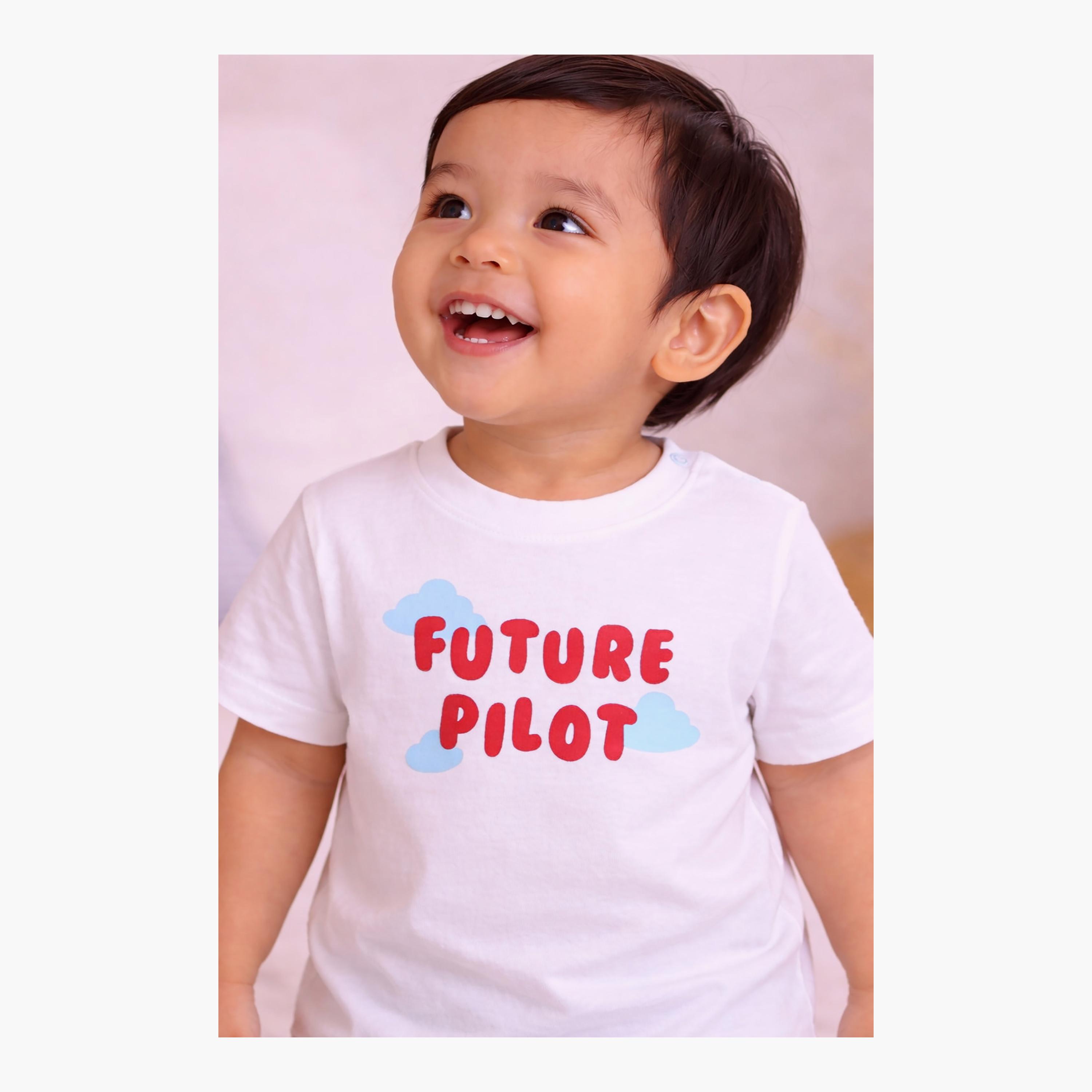 طقم مكون من 4 قطع: تي شيرتات بأكمام قصيرة ورسومات، وبنطلون مع شورت من فيكتور آند جين-boys-clothing-setsandcoords-image-2