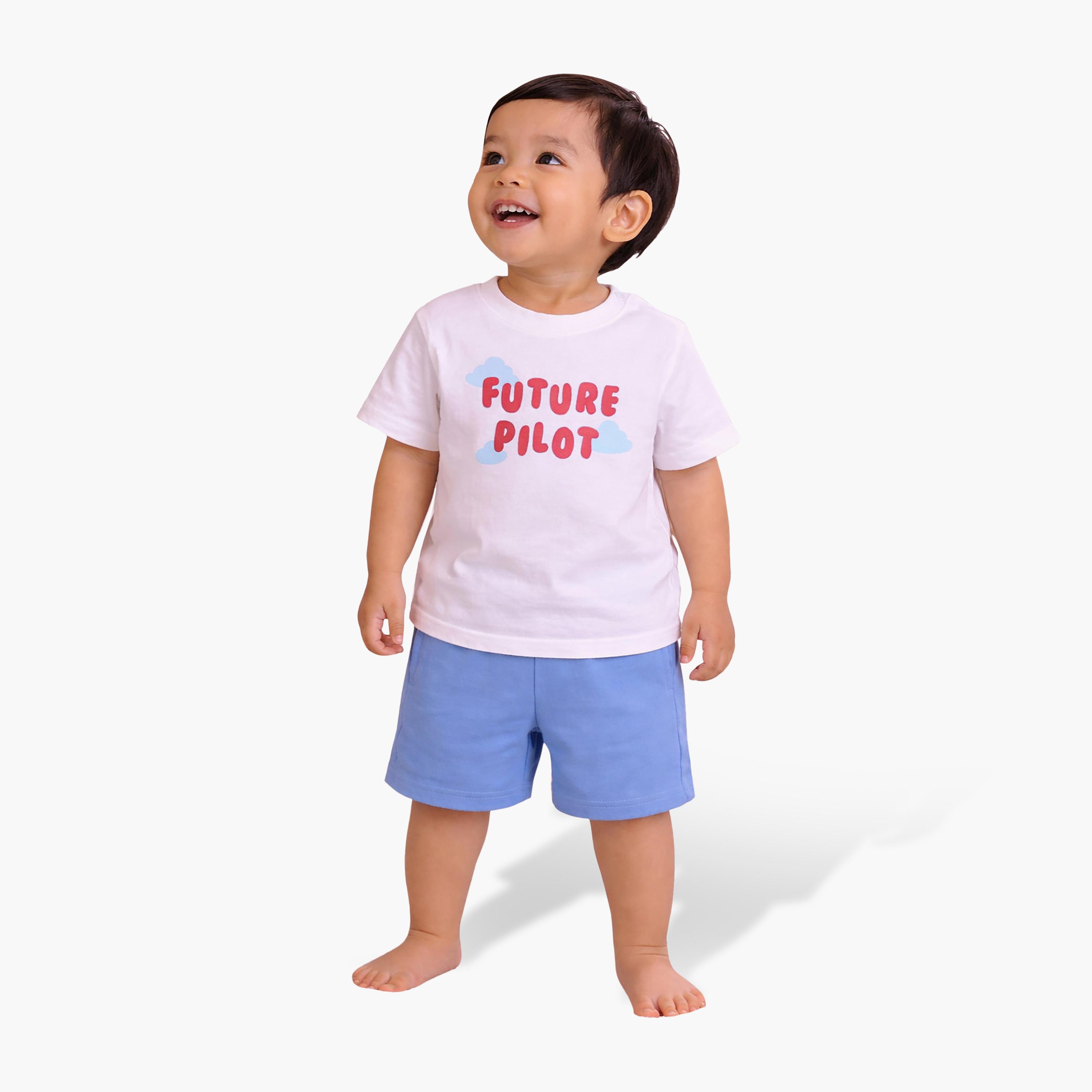 طقم مكون من 4 قطع: تي شيرتات بأكمام قصيرة ورسومات، وبنطلون مع شورت من فيكتور آند جين-boys-clothing-setsandcoords-image-7