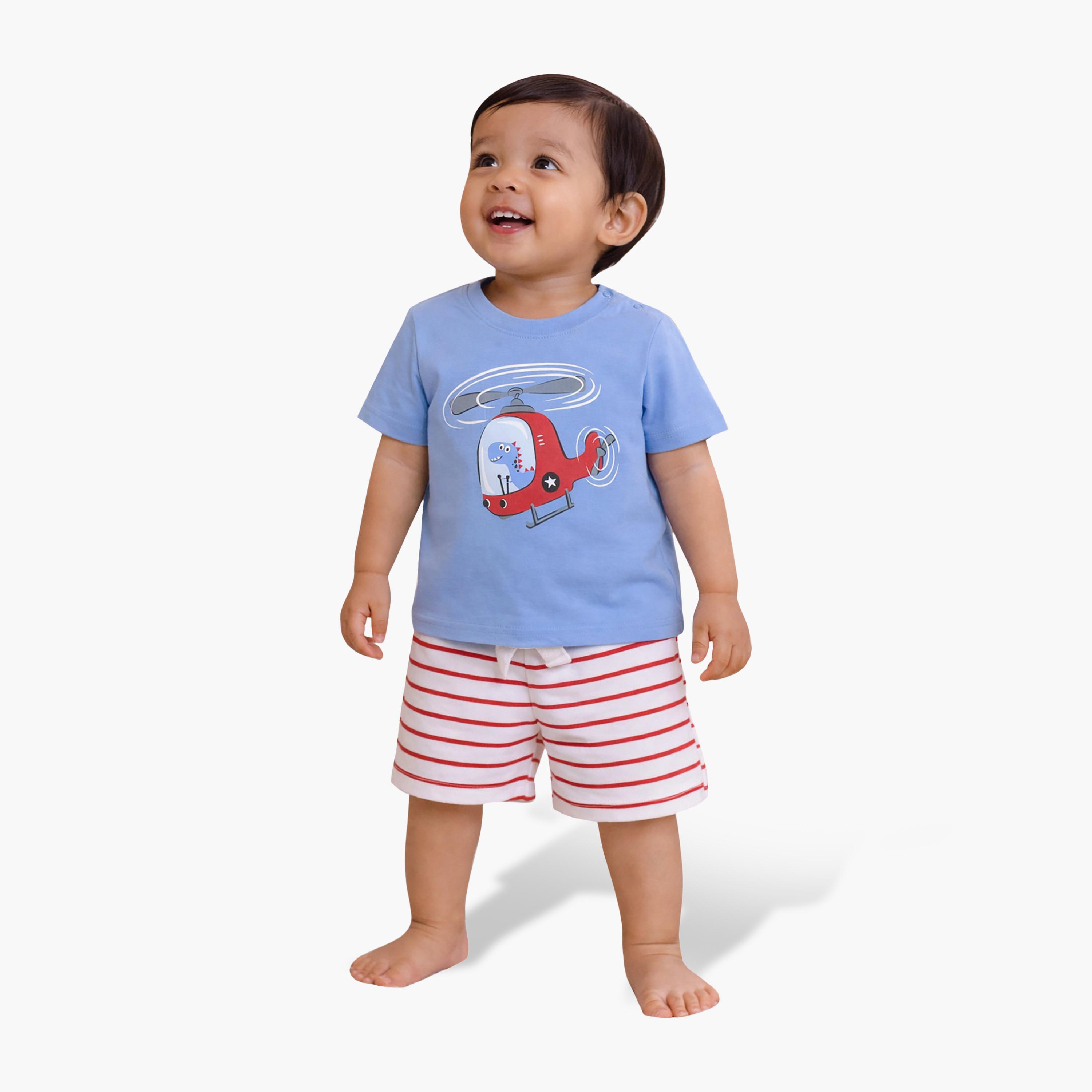 طقم مكون من 4 قطع: تي شيرتات بأكمام قصيرة ورسومات، وبنطلون مع شورت من فيكتور آند جين-boys-clothing-setsandcoords-image-8