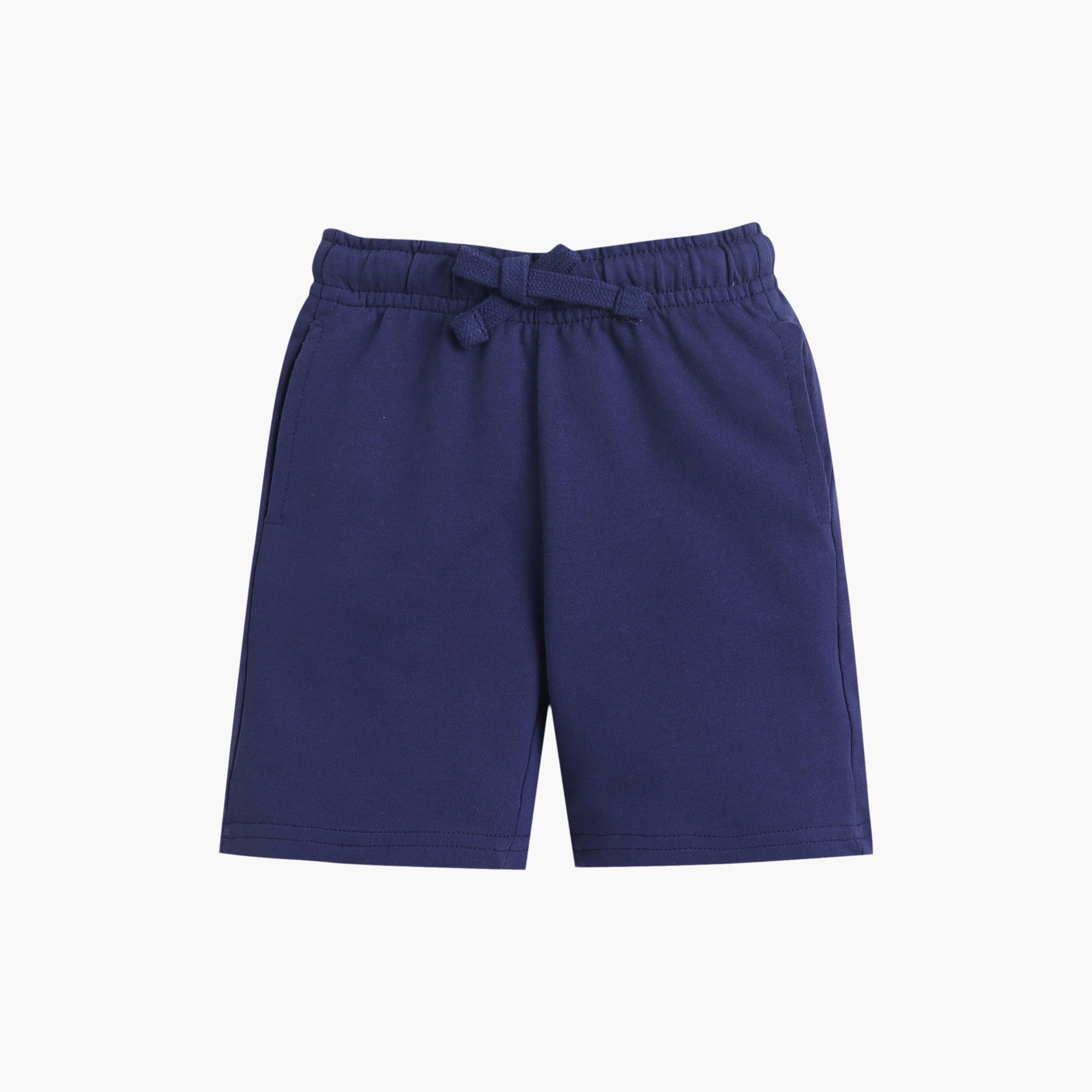طقم مكون من 4 قطع: تي شيرتات بأكمام قصيرة ورسومات، وبنطلون مع شورت من فيكتور آند جين-boys-clothing-setsandcoords-image-13