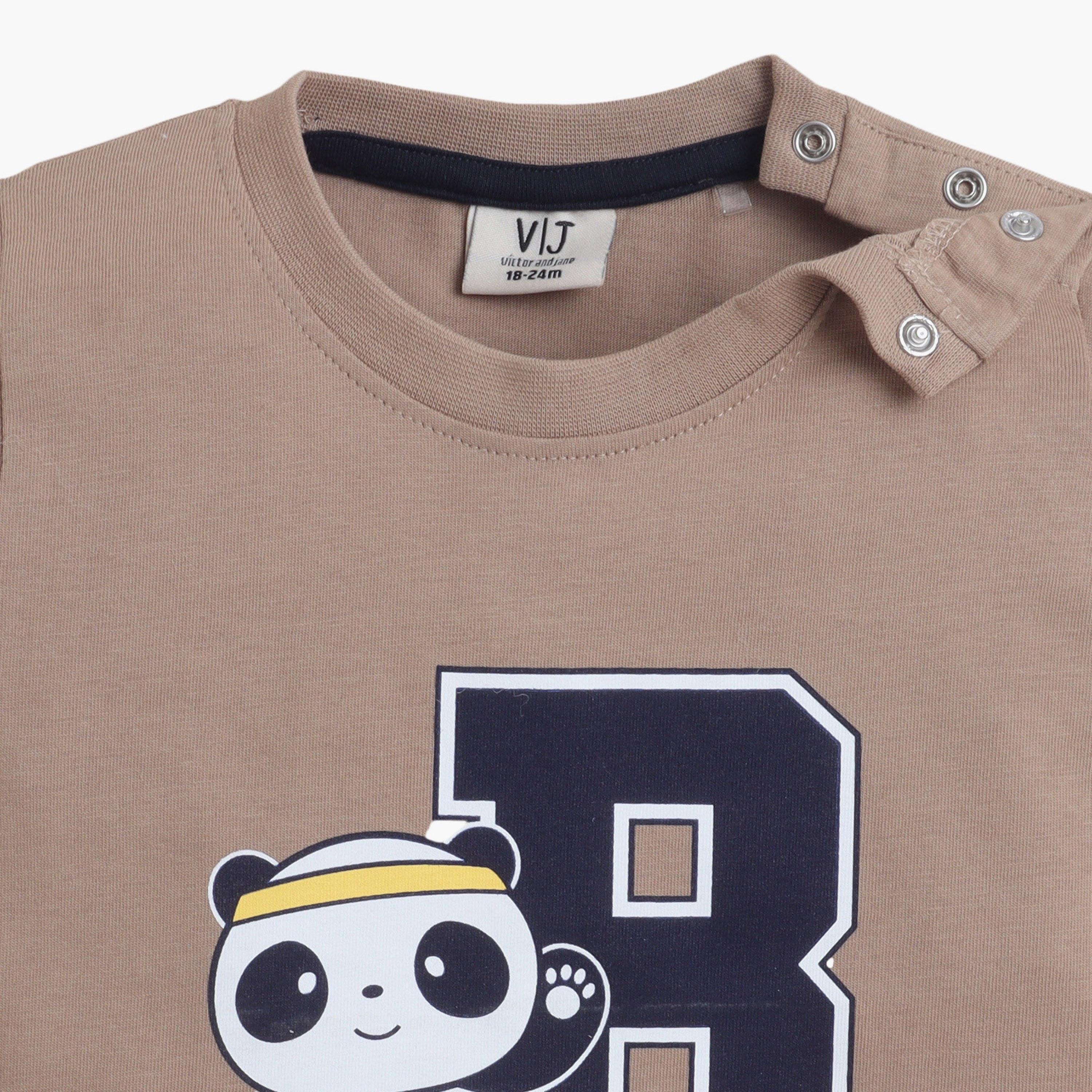 طقم مكون من 4 قطع: تي شيرتات بأكمام قصيرة ورسومات، وبنطلون مع شورت من فيكتور آند جين-boys-clothing-setsandcoords-image-3