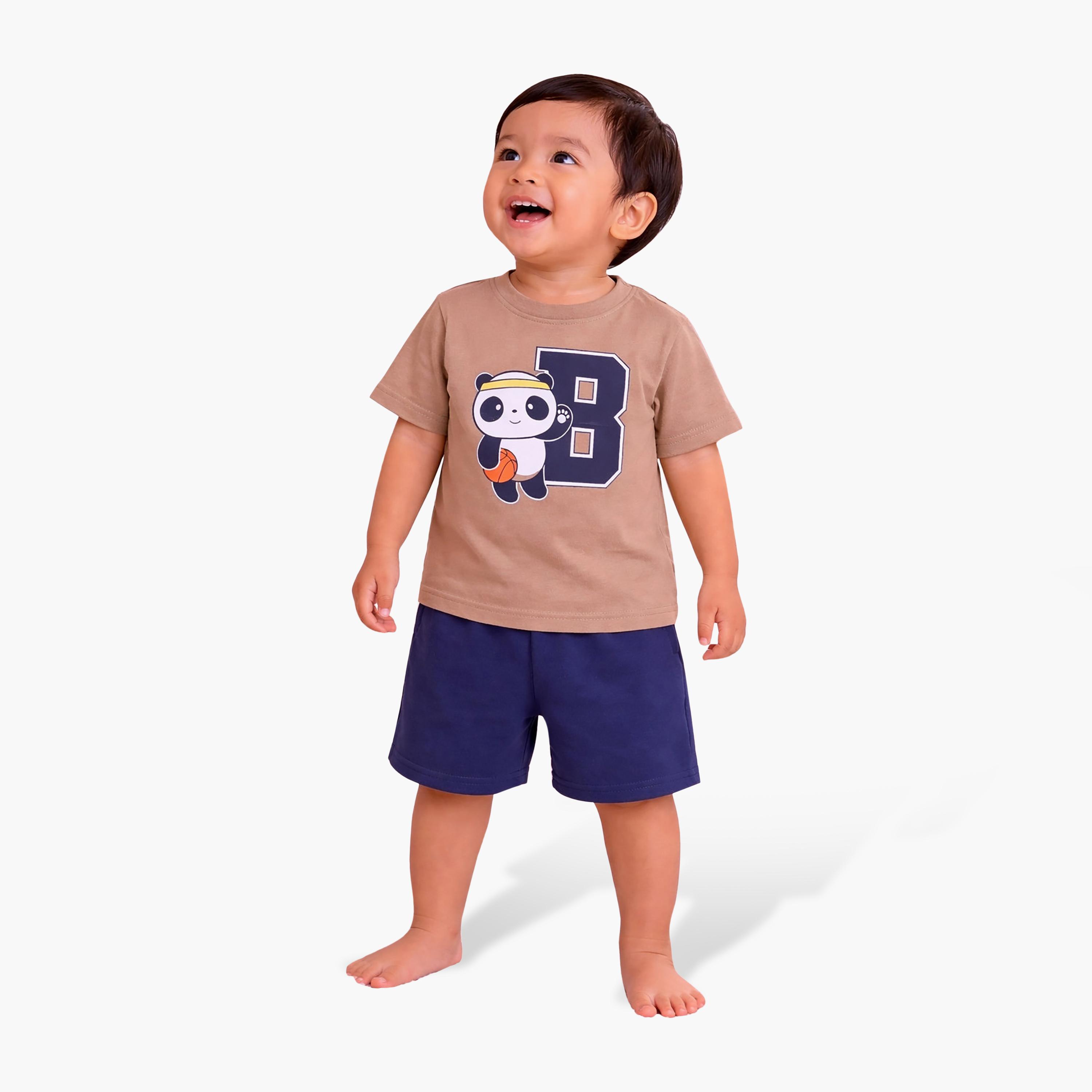 طقم مكون من 4 قطع: تي شيرتات بأكمام قصيرة ورسومات، وبنطلون مع شورت من فيكتور آند جين-boys-clothing-setsandcoords-image-6