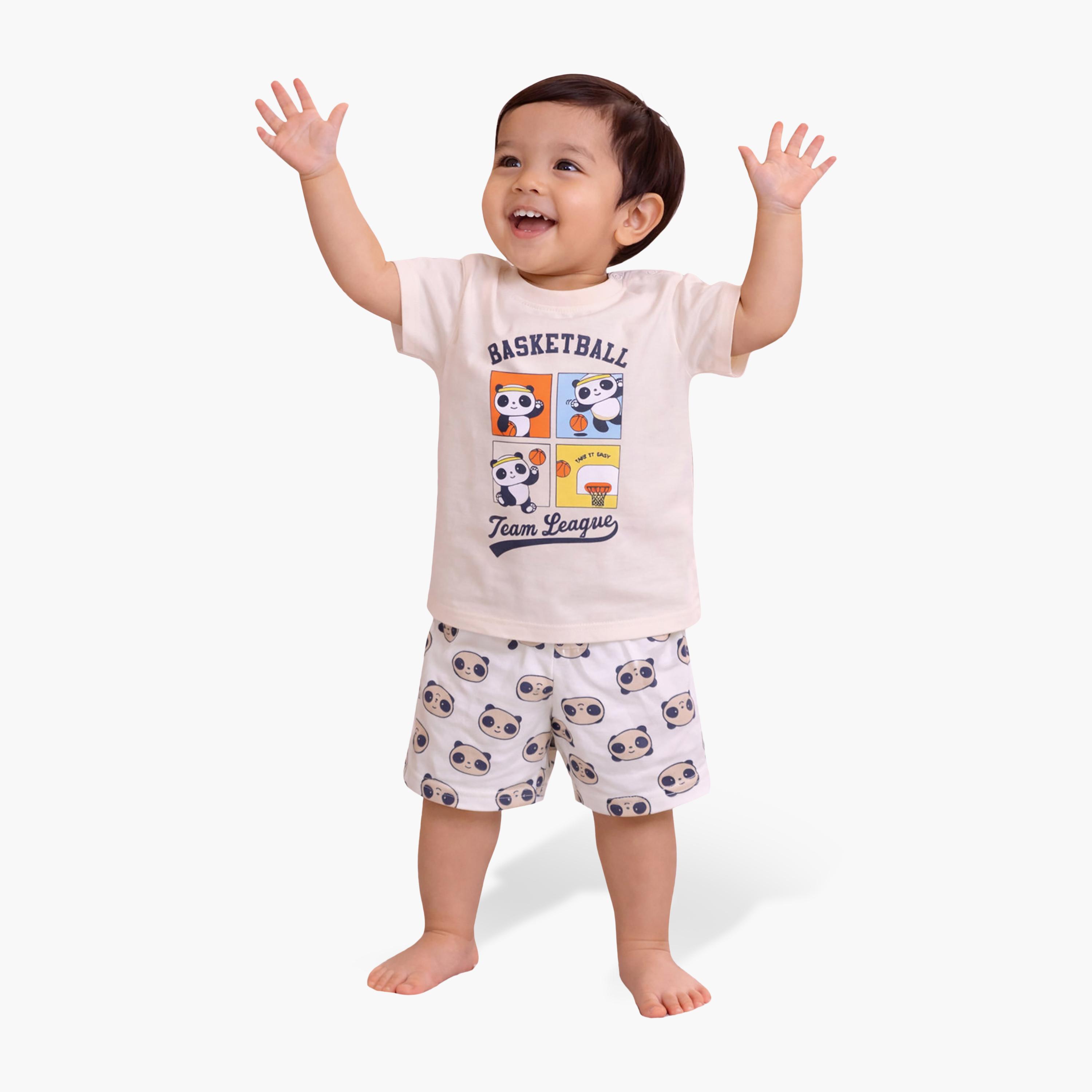 طقم مكون من 4 قطع: تي شيرتات بأكمام قصيرة ورسومات، وبنطلون مع شورت من فيكتور آند جين-boys-clothing-setsandcoords-image-7