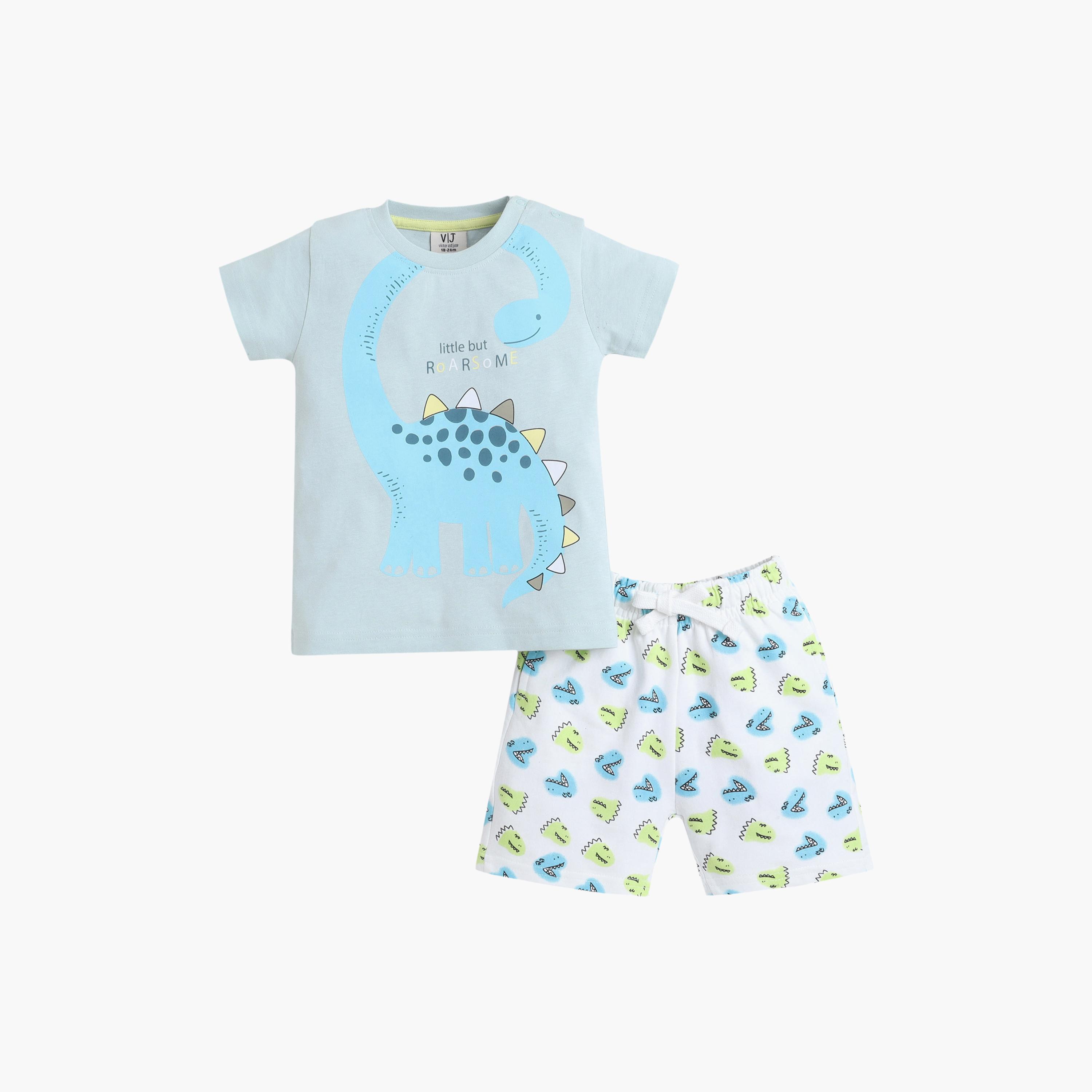طقم مكون من 4 قطع: تي شيرتات بأكمام قصيرة ورسومات، وبنطلون مع شورت من فيكتور آند جين-boys-clothing-setsandcoords-image-10