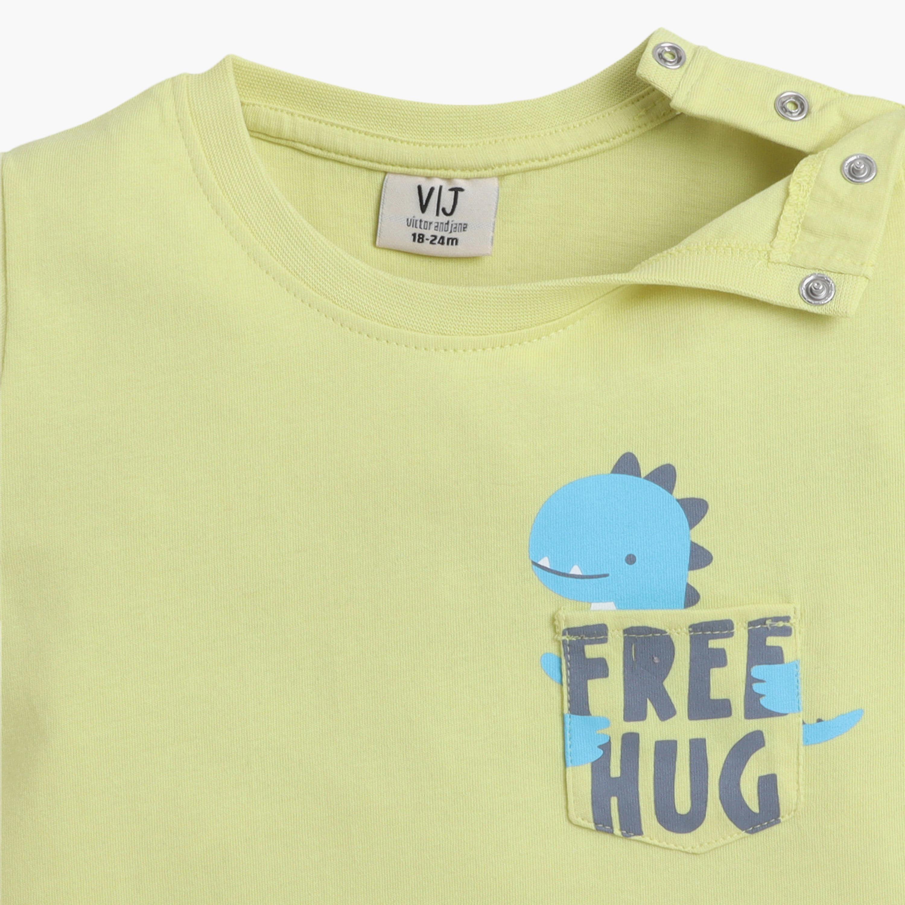 طقم مكون من 4 قطع: تي شيرتات بأكمام قصيرة ورسومات، وبنطلون مع شورت من فيكتور آند جين-boys-clothing-setsandcoords-image-4