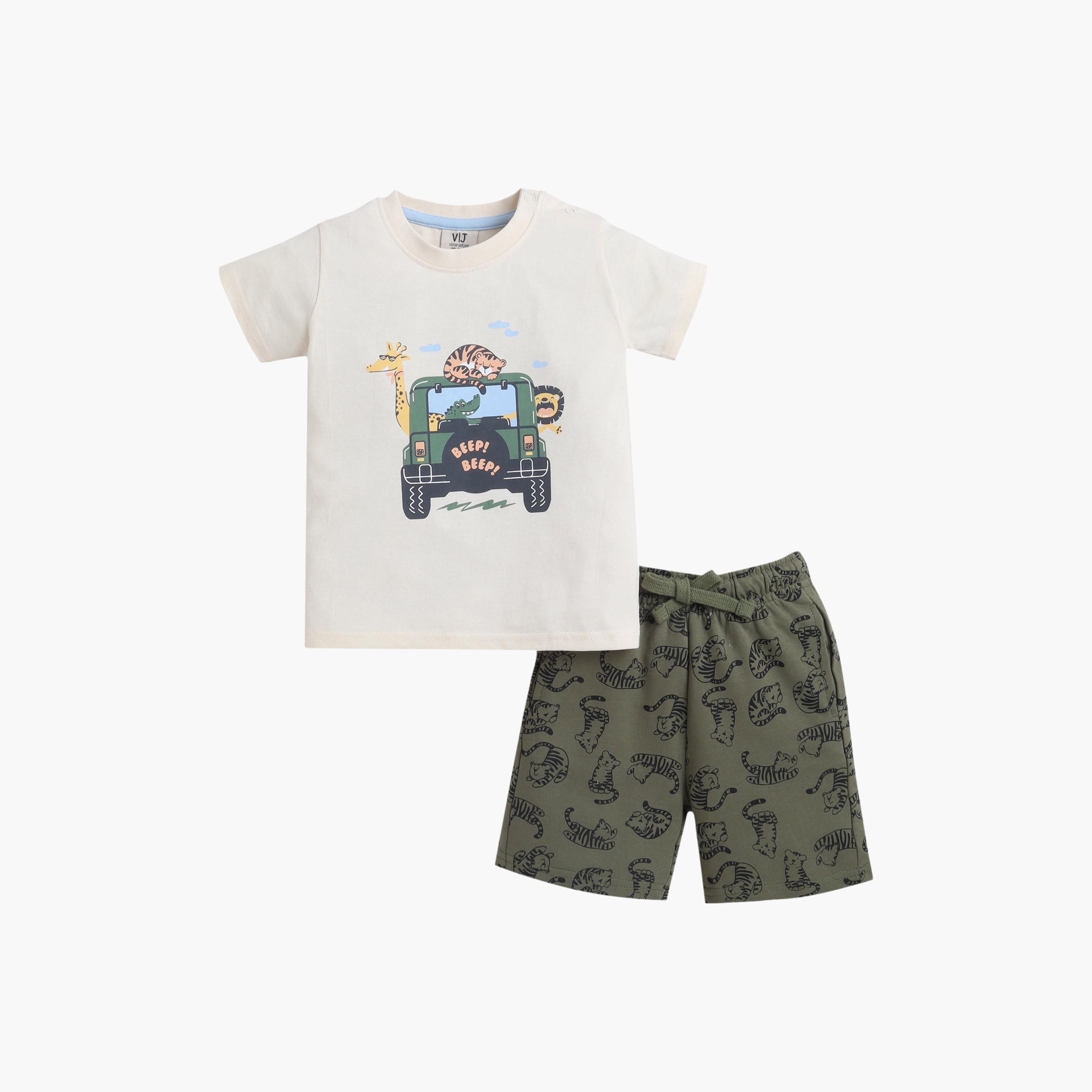 طقم مكون من 4 قطع: تي شيرتات بأكمام قصيرة ورسومات، وبنطلون مع شورت من فيكتور آند جين-boys-clothing-setsandcoords-image-9
