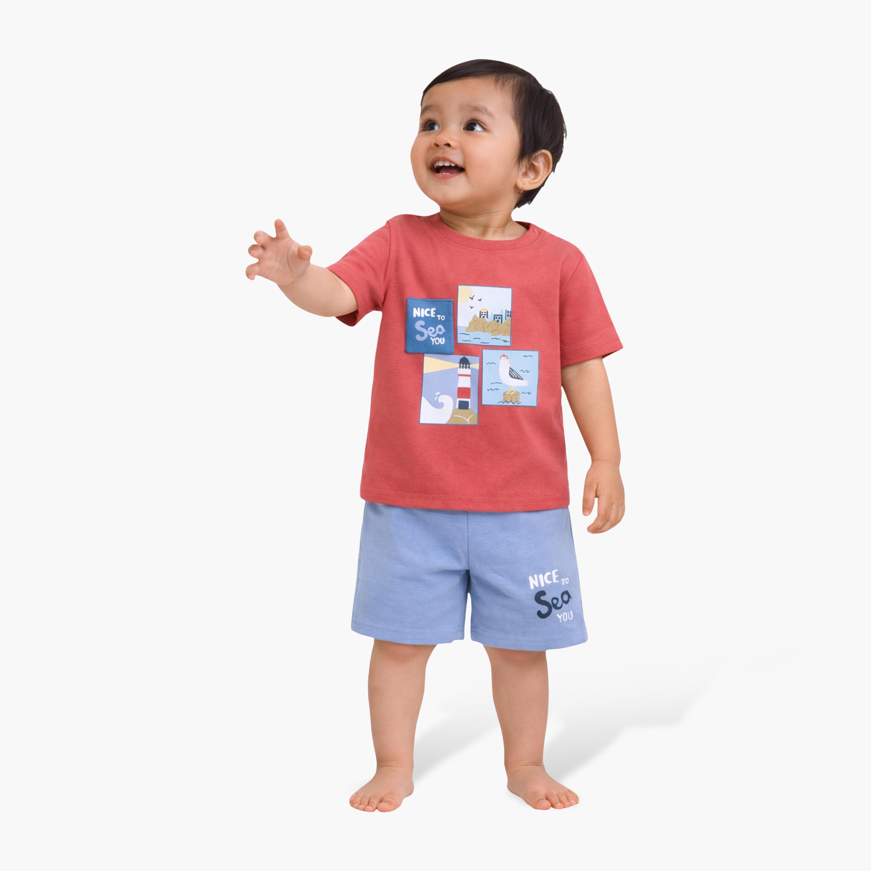 طقم تي شيرت بتصميم جرافيك تفاعلي وشورت من فيكتور آند جين-boys-clothing-setsandcoords-image-1