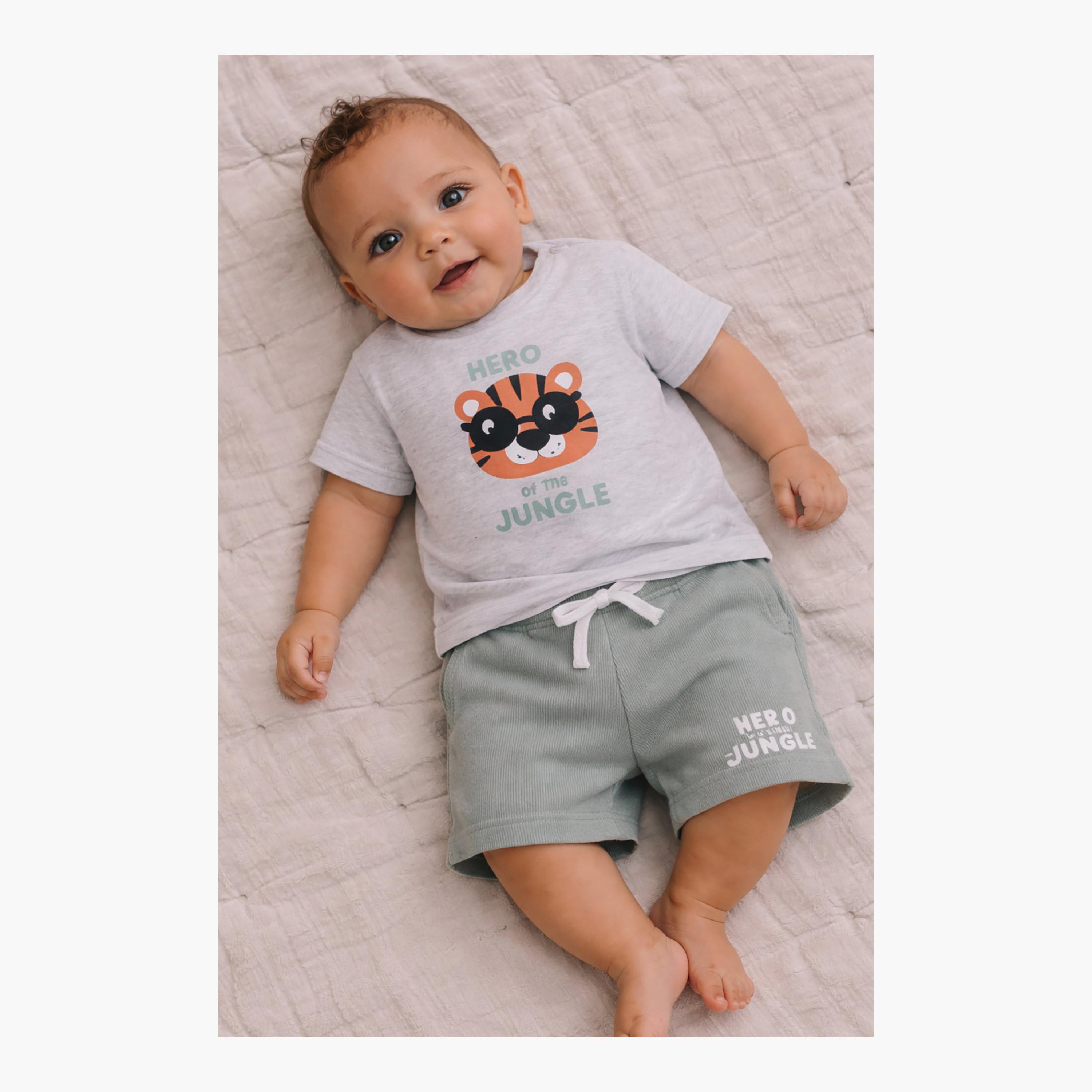 طقم تي شيرت برسومات "بطل الغابة" وشورت من فيكتور آند جين-boys-clothing-setsandcoords-image-4