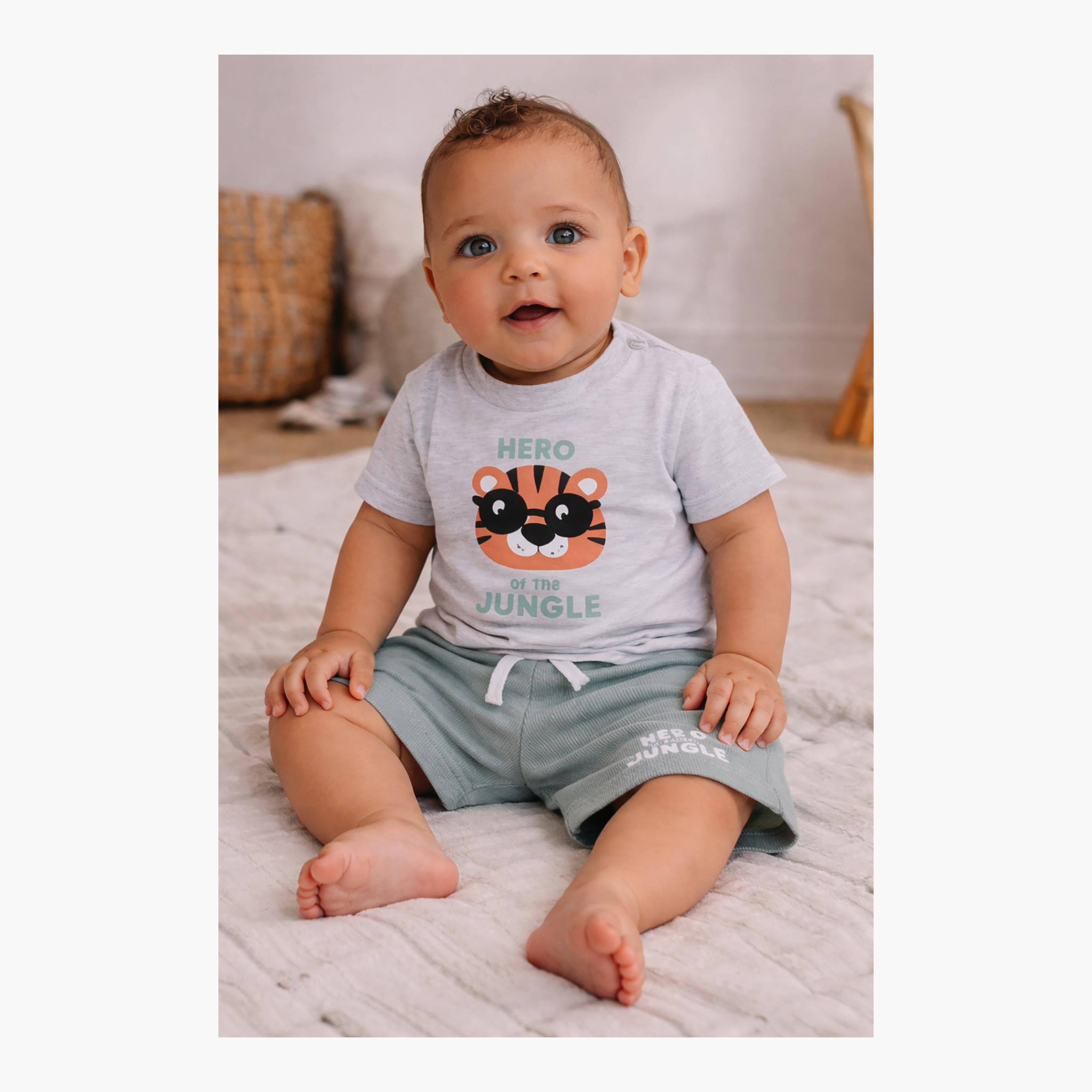 طقم تي شيرت برسومات "بطل الغابة" وشورت من فيكتور آند جين-boys-clothing-setsandcoords-image-5