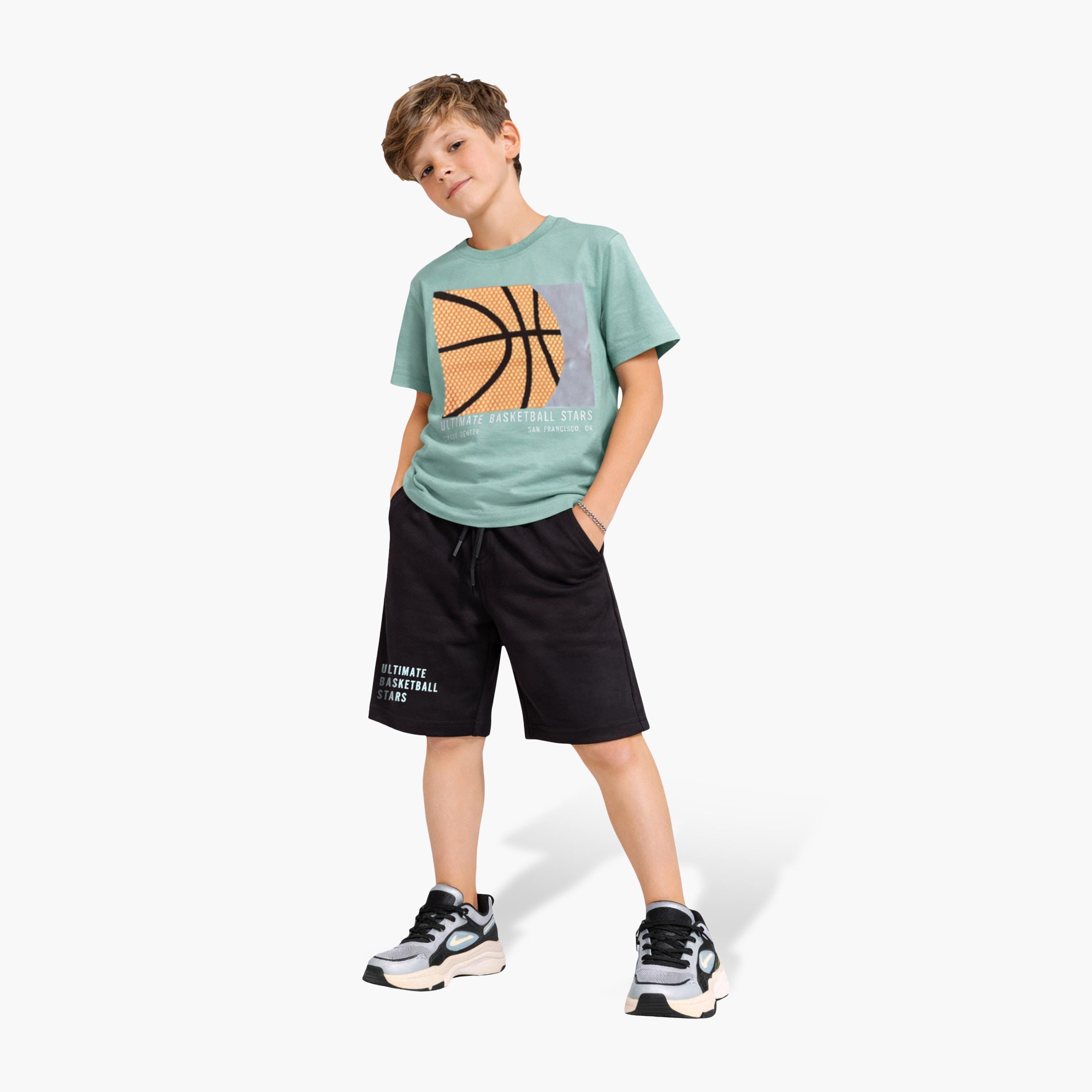 طقم تي شيرت برسومات كرة سلة وشورت أسود من فيكتور آند جين-boys-clothing-setsandcoords-image-1