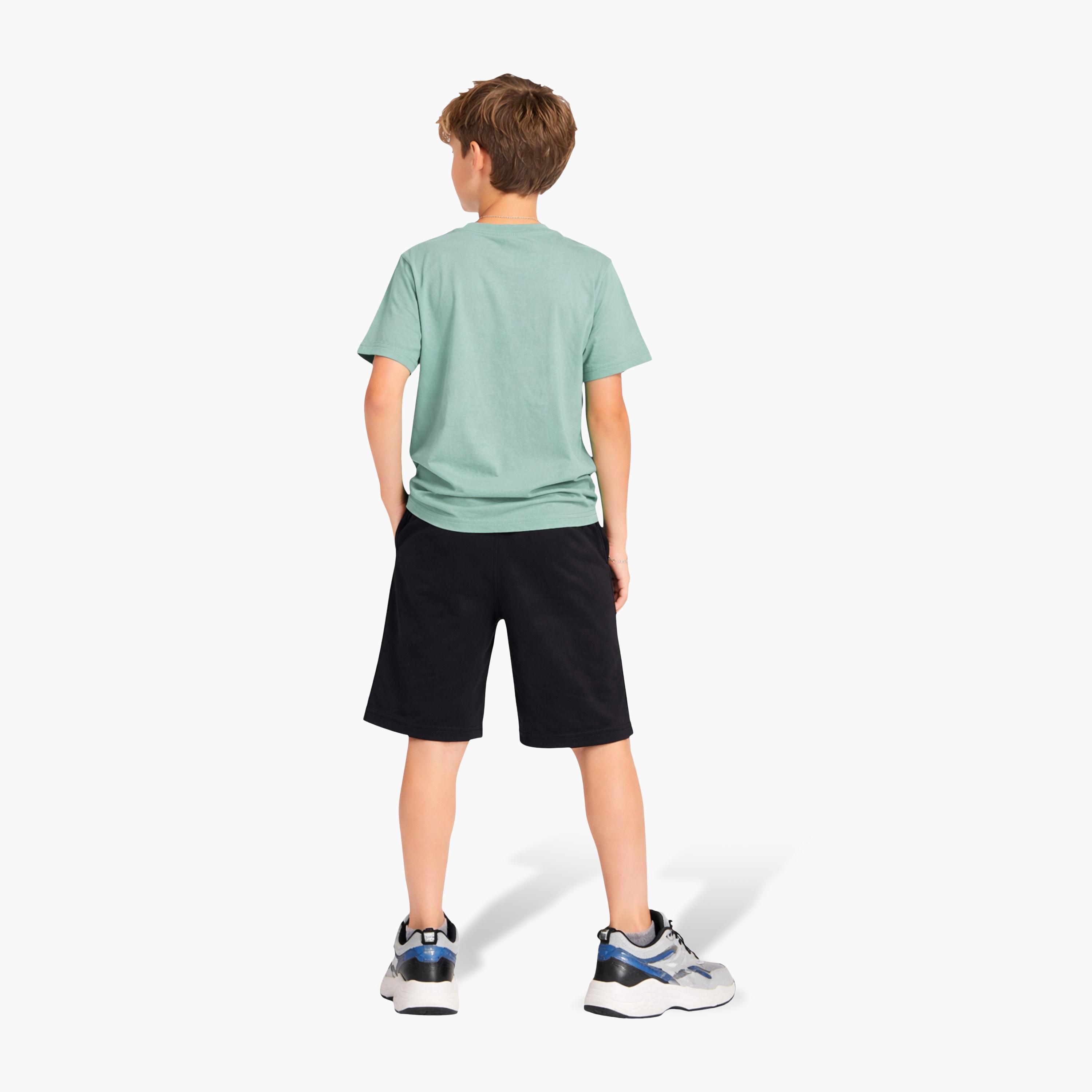 طقم تي شيرت برسومات كرة سلة وشورت أسود من فيكتور آند جين-boys-clothing-setsandcoords-image-2