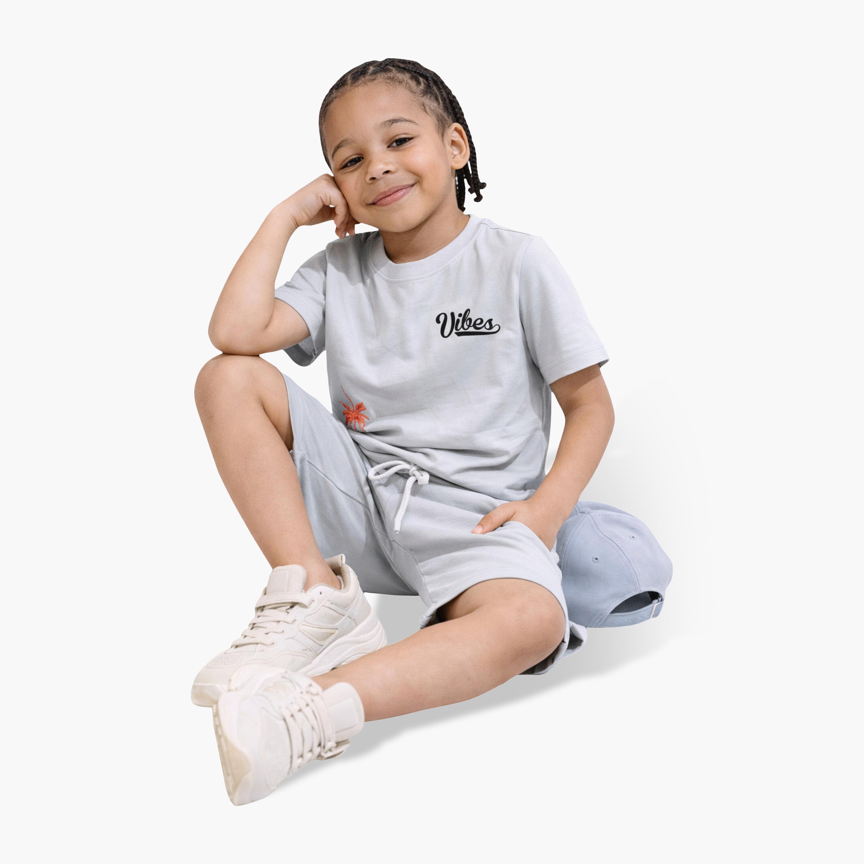 طقم تي شيرت مطبوع بكلمة "Vibes" وشورت أزرق فاتح من فيكتور آند جين-boys-clothing-setsandcoords-image-4