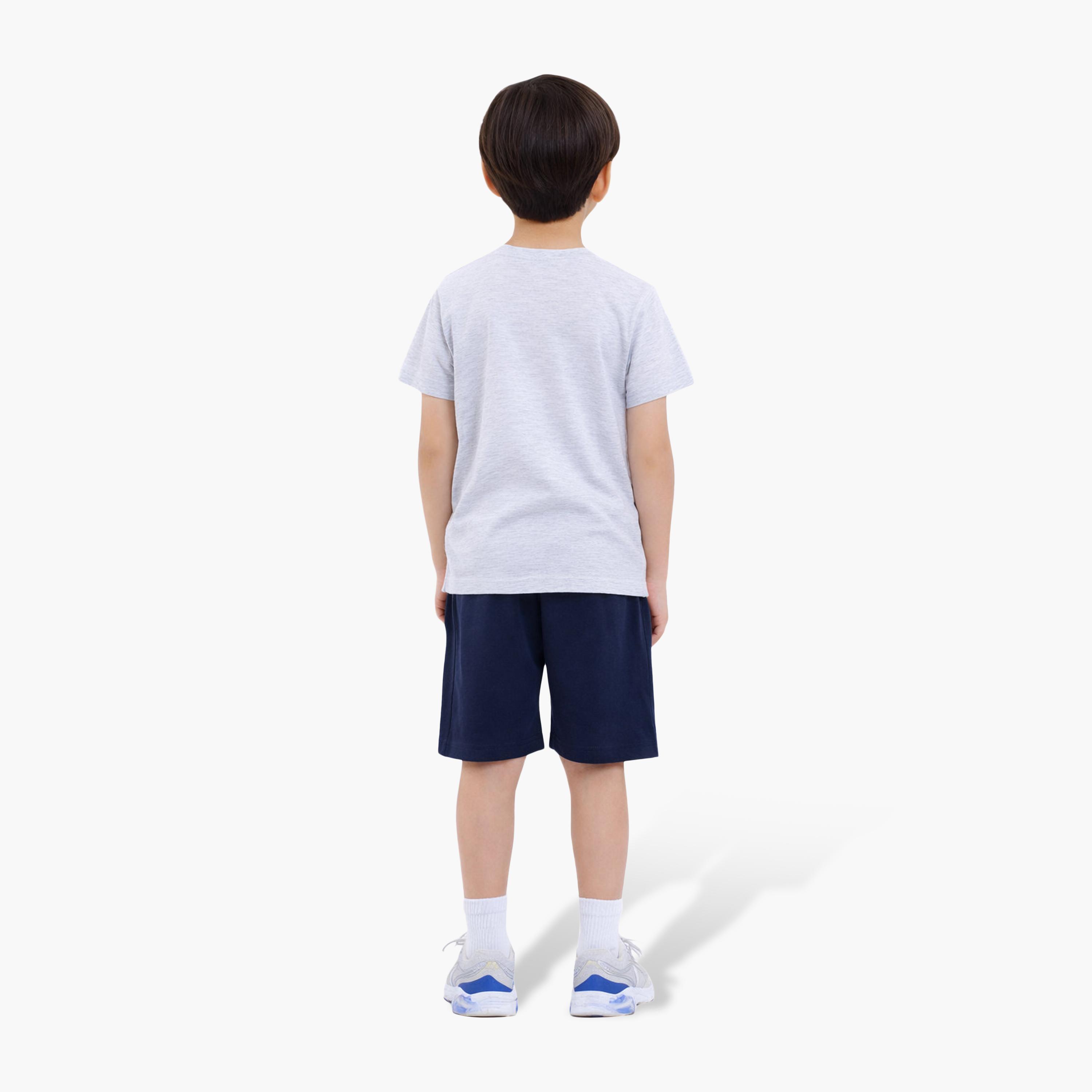 طقم تيشيرت بأكمام نصفية بطبعة دينو سيرفر وشورت من فيكتور أند جين-boys-clothing-setsandcoords-image-4