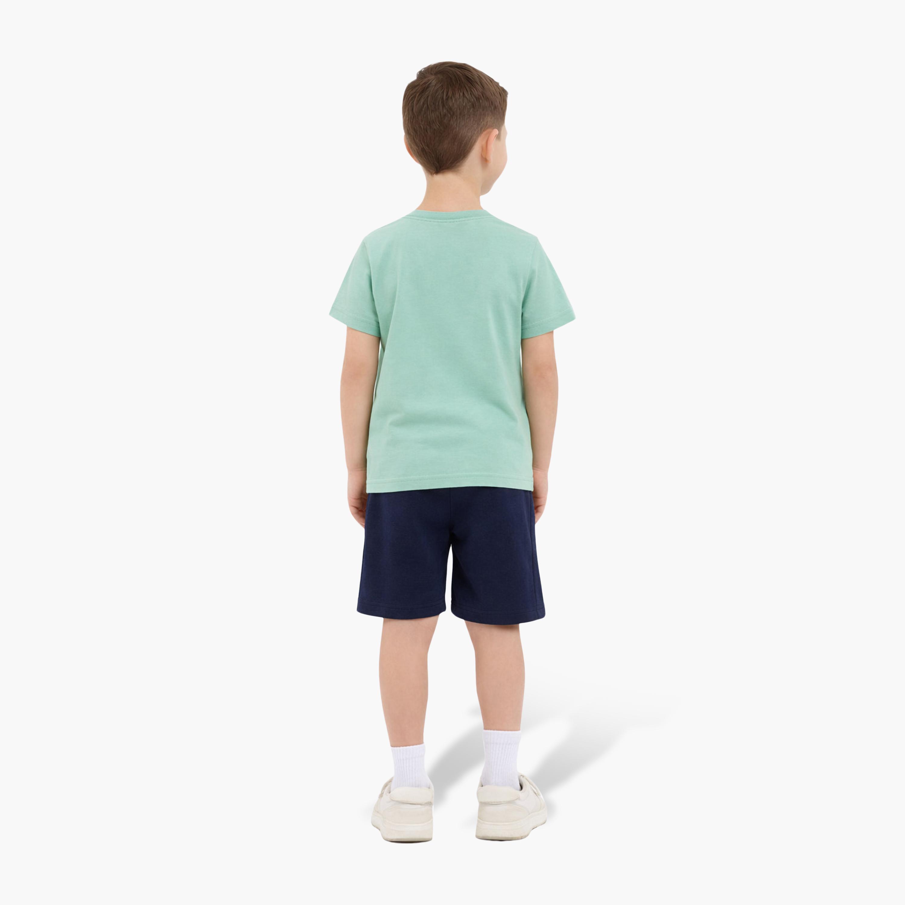 طقم تيشيرت بأكمام نصفية بطبعة فيكيشن وشورت من فيكتور أند جين-boys-clothing-setsandcoords-image-4