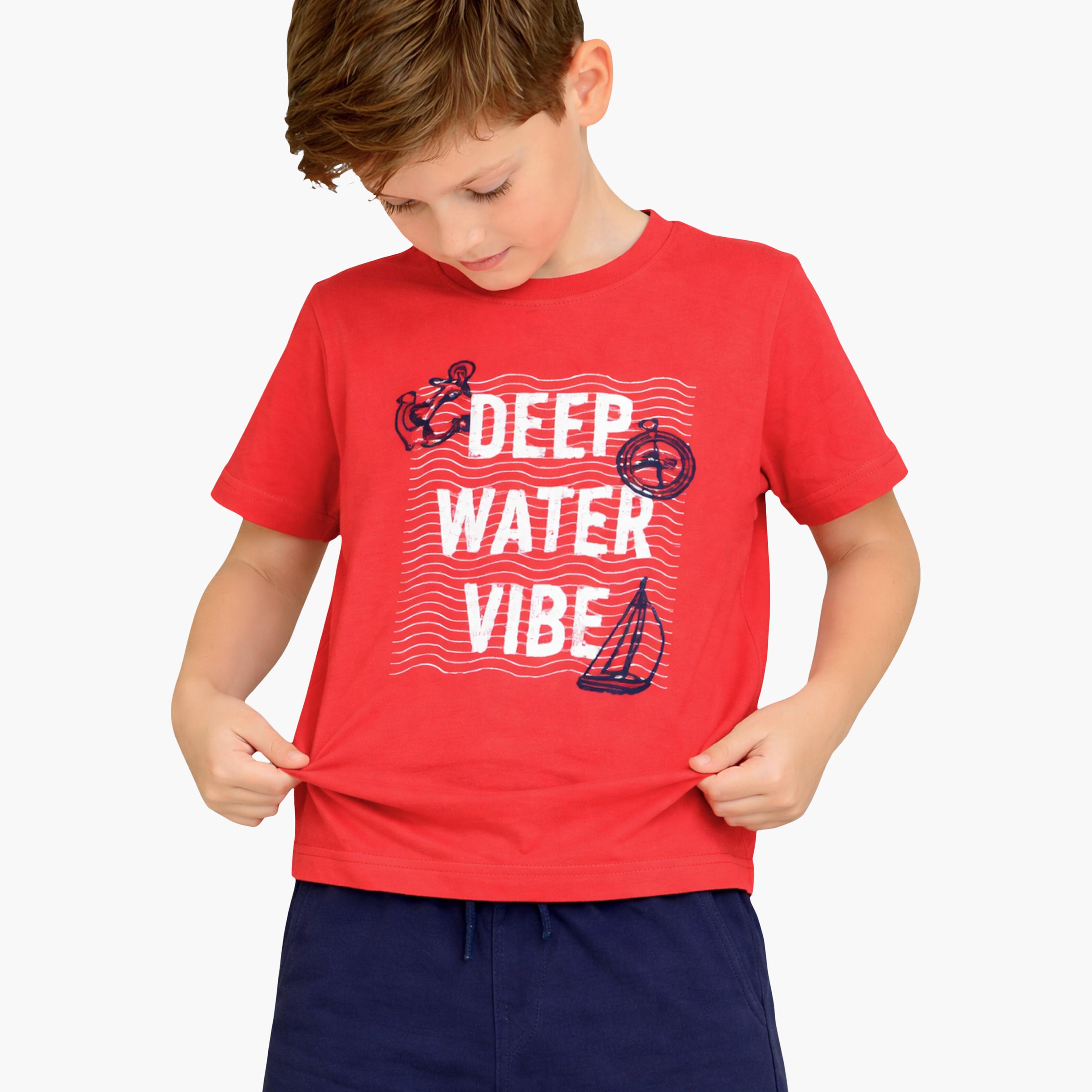 طقم تي شيرت بطبعة "Deep Water Vibe" وشورت كحلي من فيكتور آند جين-boys-clothing-setsandcoords-image-4
