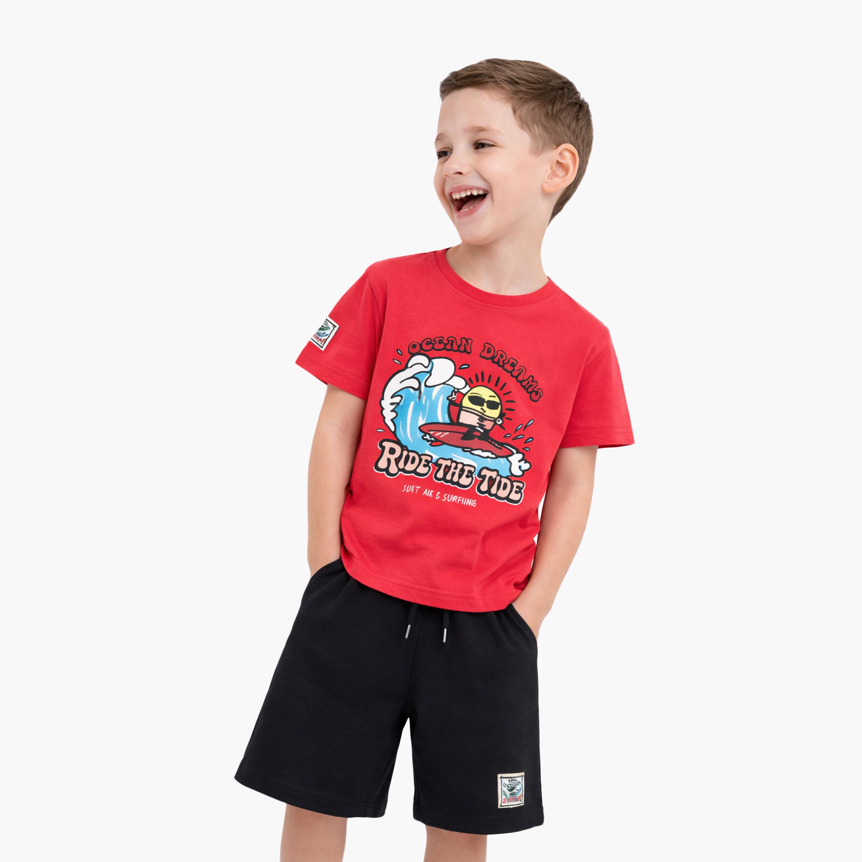 طقم تيشيرت بأكمام نصفية بطبعة رايد ذا تايد داي وشورت من فيكتور أند جين-boys-clothing-setsandcoords-image-2