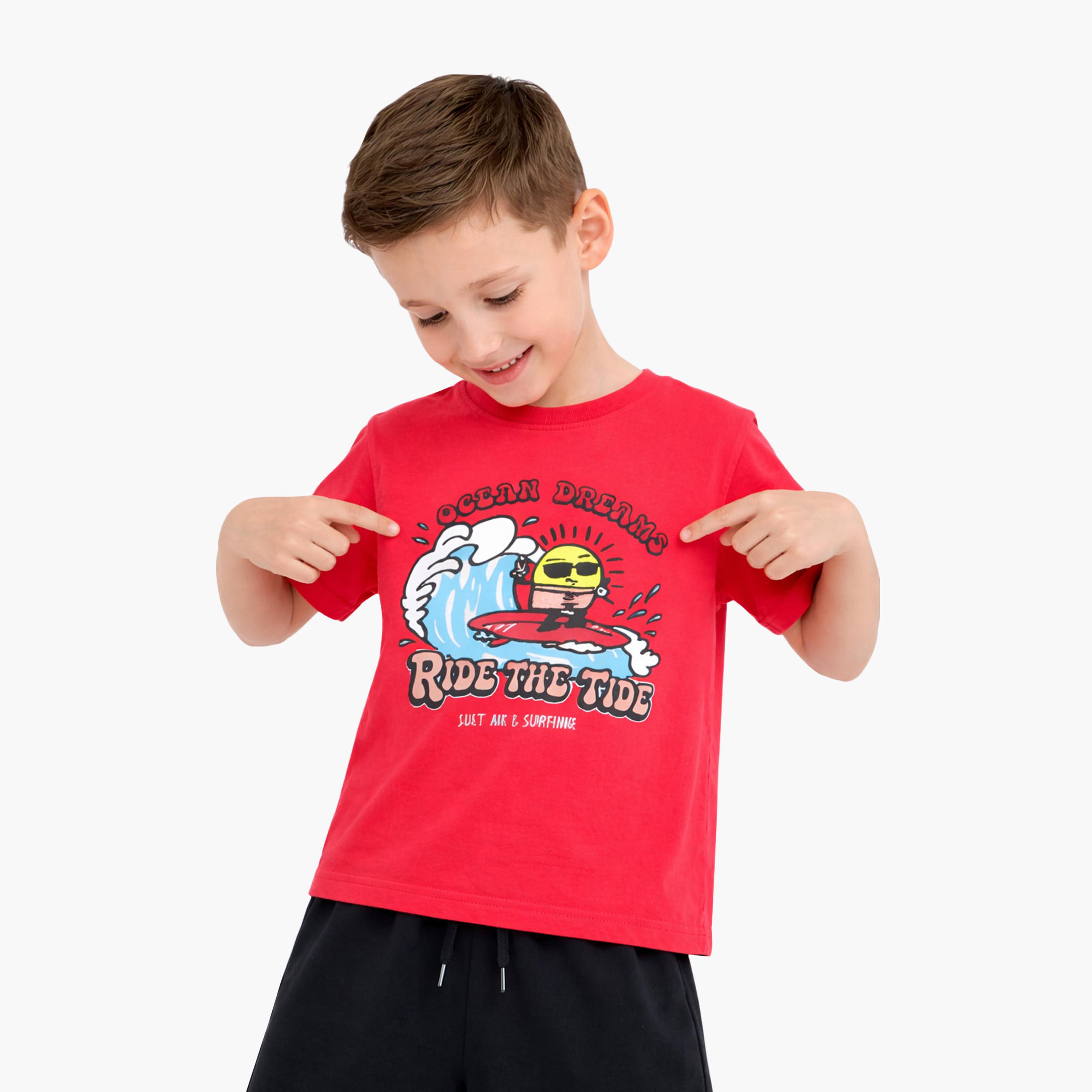 طقم تيشيرت بأكمام نصفية بطبعة رايد ذا تايد داي وشورت من فيكتور أند جين-boys-clothing-setsandcoords-image-5