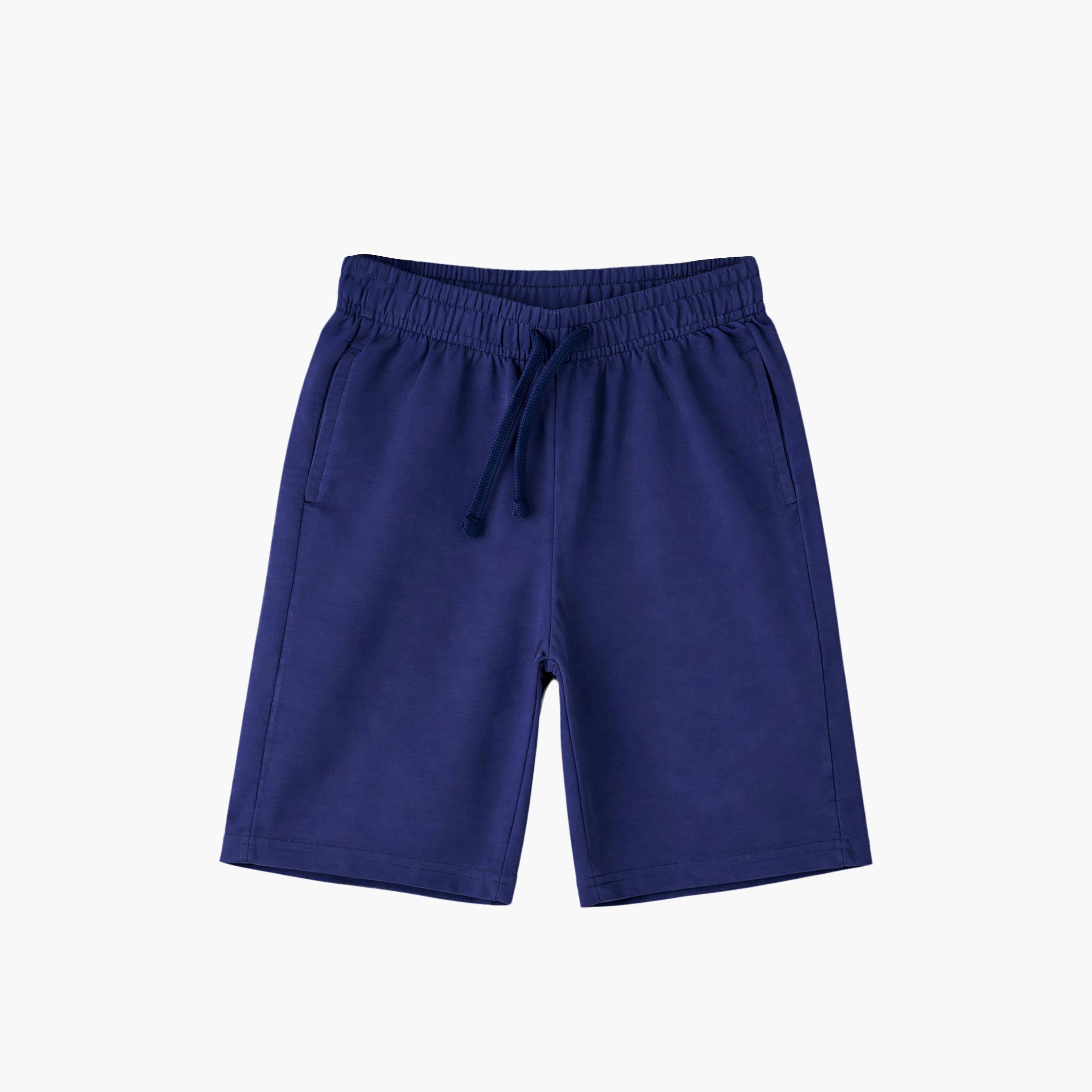 طقم مكون من 4 قطع: تي شيرتات بأكمام قصيرة ورسومات، وبنطلون مع شورت من فيكتور آند جين-boys-clothing-setsandcoords-image-9