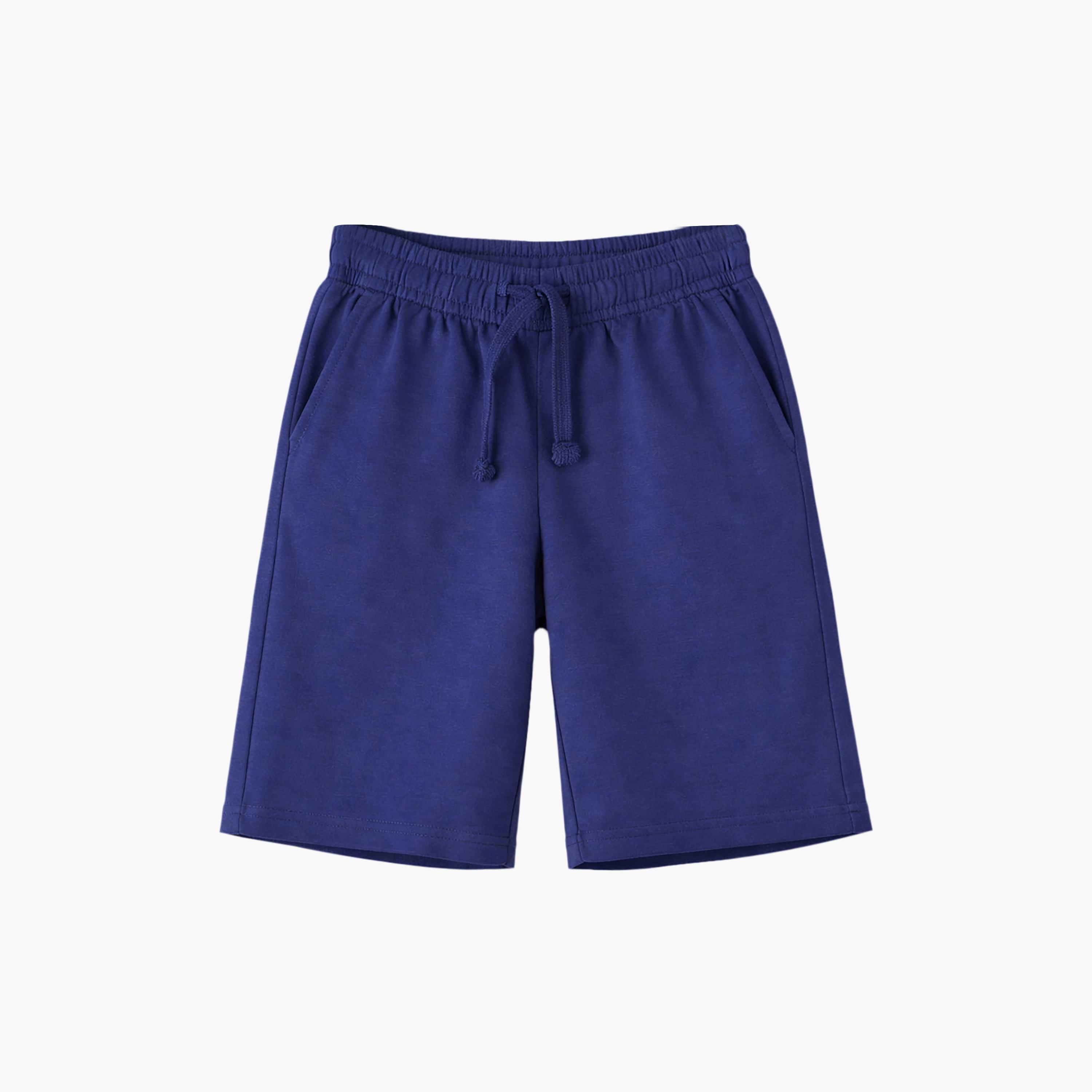 طقم مكون من 4 قطع: تي شيرتات بأكمام قصيرة ورسومات، وبنطلون مع شورت من فيكتور آند جين-boys-clothing-setsandcoords-image-10
