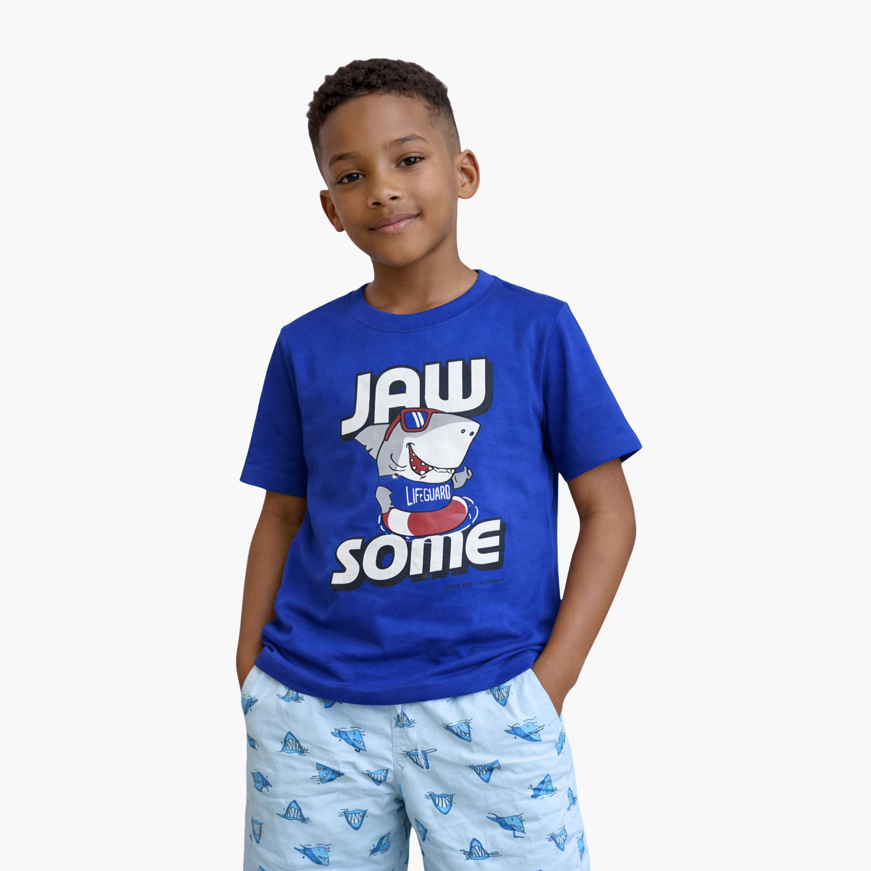 طقم مكون من 4 قطع: تي شيرتات بأكمام قصيرة ورسومات، وبنطلون مع شورت من فيكتور آند جين-boys-clothing-setsandcoords-image-5