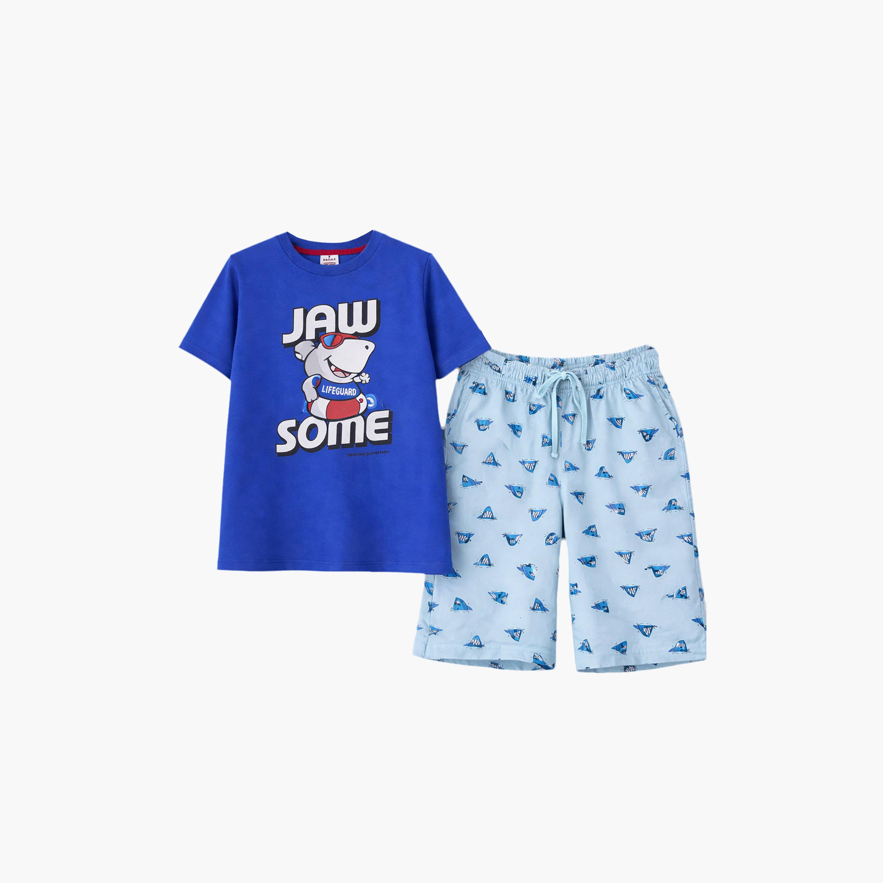 طقم مكون من 4 قطع: تي شيرتات بأكمام قصيرة ورسومات، وبنطلون مع شورت من فيكتور آند جين-boys-clothing-setsandcoords-image-7