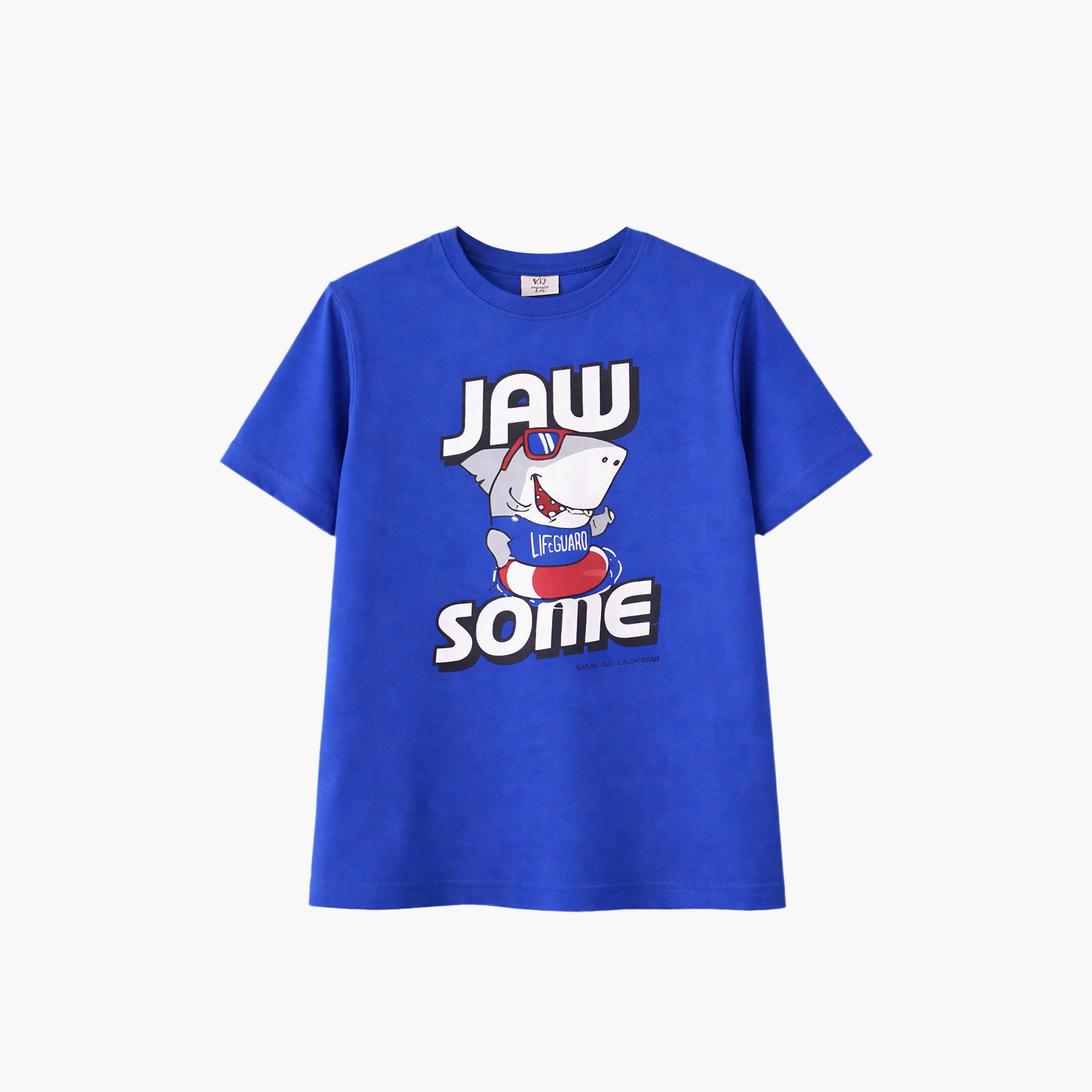 طقم مكون من 4 قطع: تي شيرتات بأكمام قصيرة ورسومات، وبنطلون مع شورت من فيكتور آند جين-boys-clothing-setsandcoords-image-9