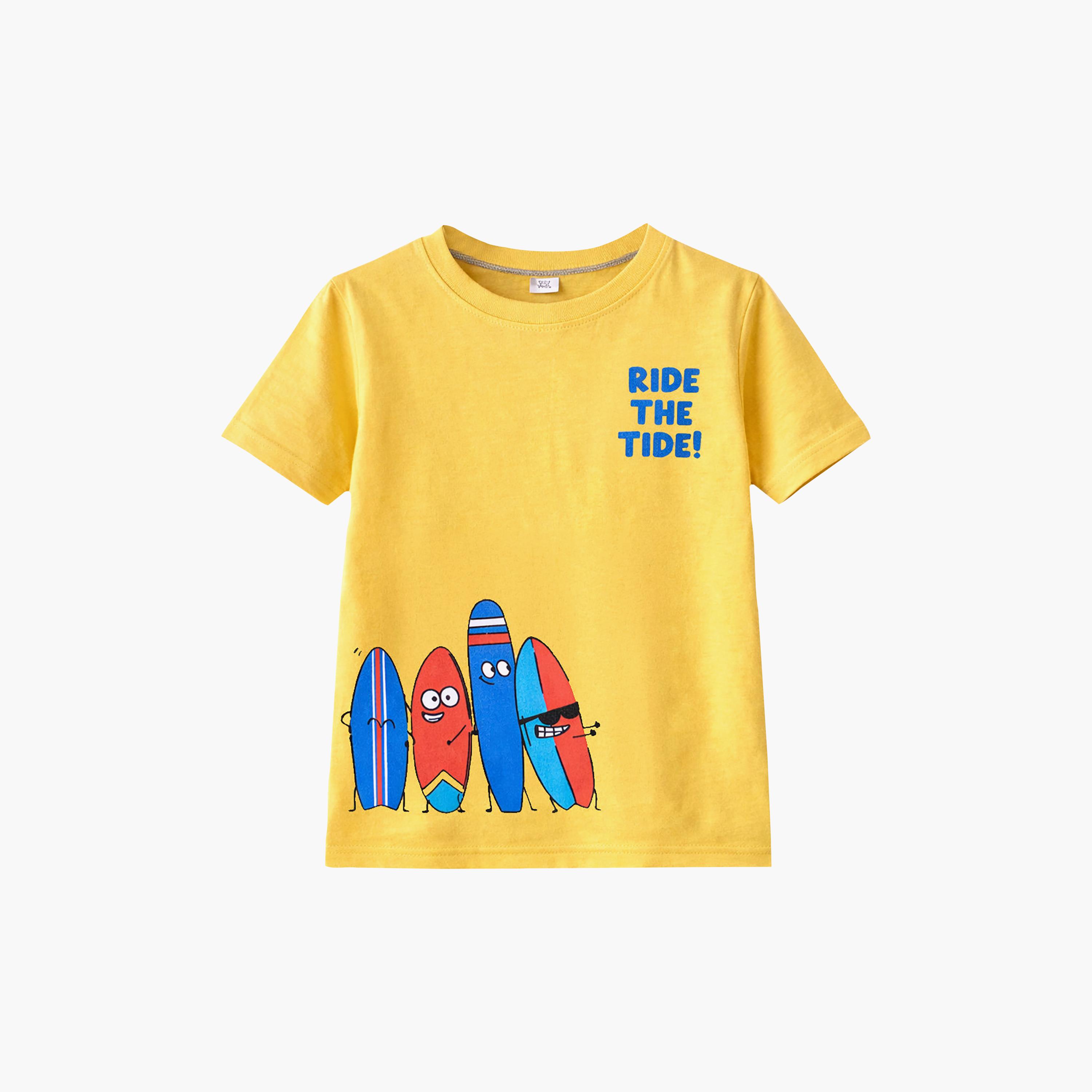 طقم مكون من 4 قطع: تي شيرتات بأكمام قصيرة ورسومات، وبنطلون مع شورت من فيكتور آند جين-boys-clothing-setsandcoords-image-11