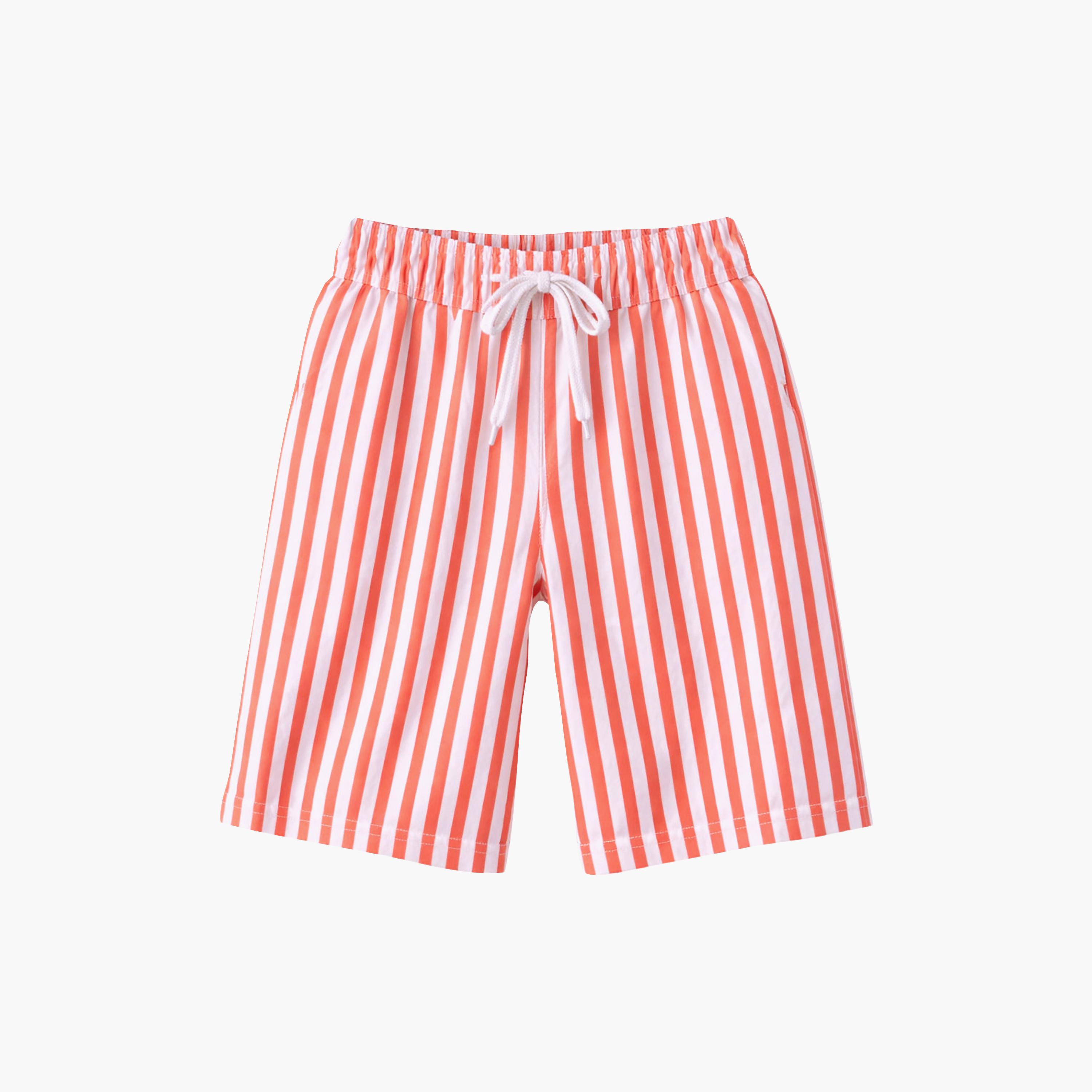 طقم مكون من 4 قطع: تي شيرتات بأكمام قصيرة ورسومات، وبنطلون مع شورت من فيكتور آند جين-boys-clothing-setsandcoords-image-2