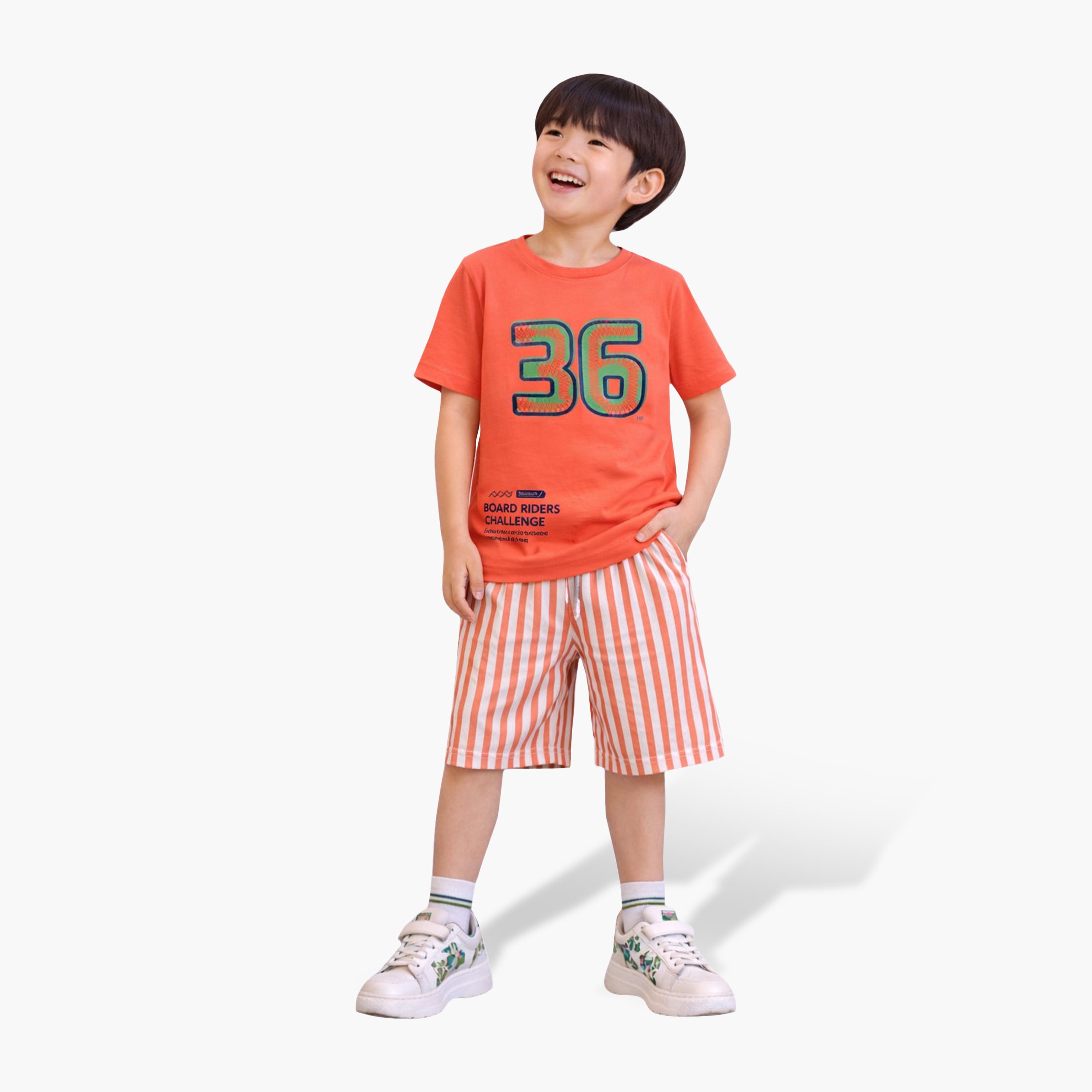 طقم مكون من 4 قطع: تي شيرتات بأكمام قصيرة ورسومات، وبنطلون مع شورت من فيكتور آند جين-boys-clothing-setsandcoords-image-4