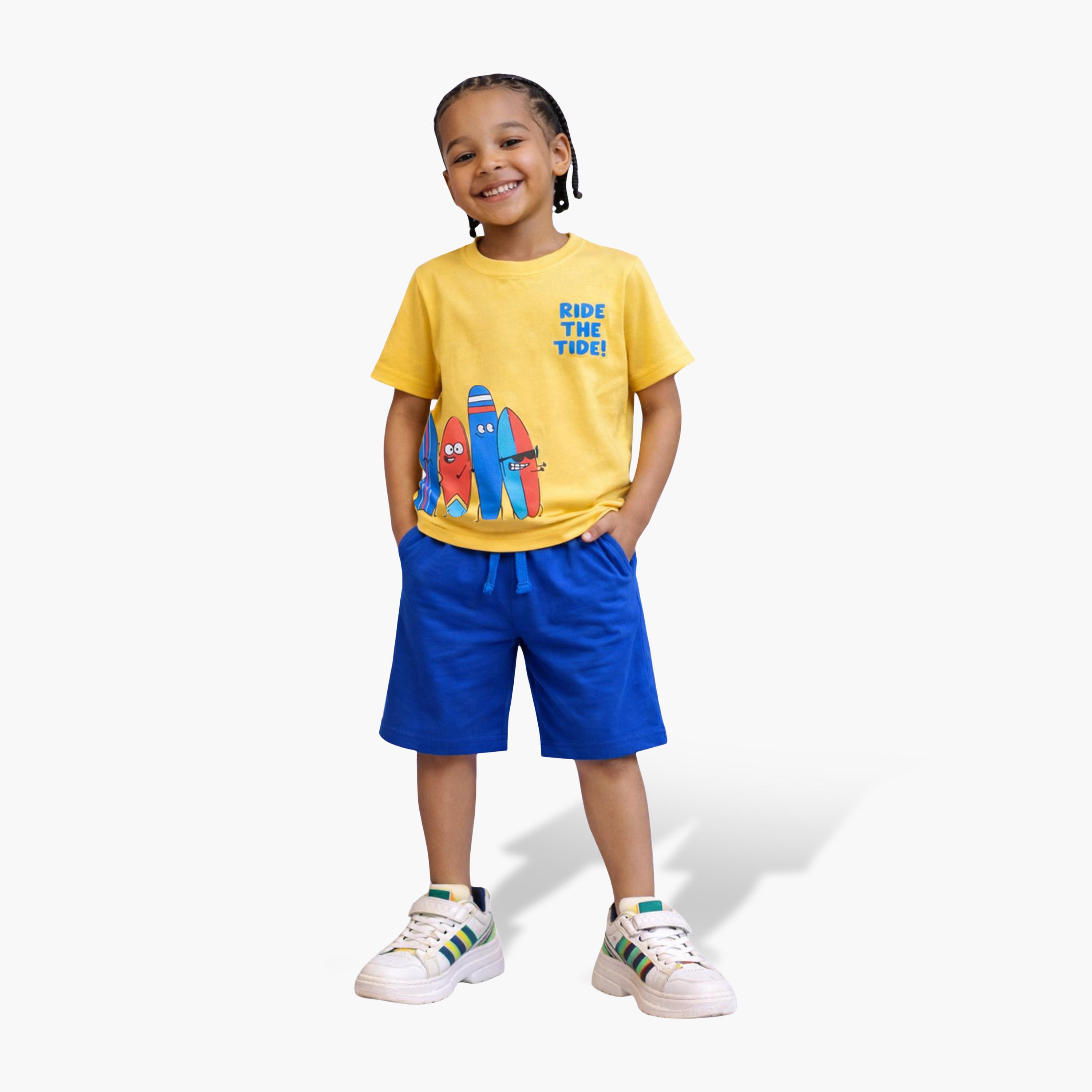 طقم مكون من 4 قطع: تي شيرتات بأكمام قصيرة ورسومات، وبنطلون مع شورت من فيكتور آند جين-boys-clothing-setsandcoords-image-5