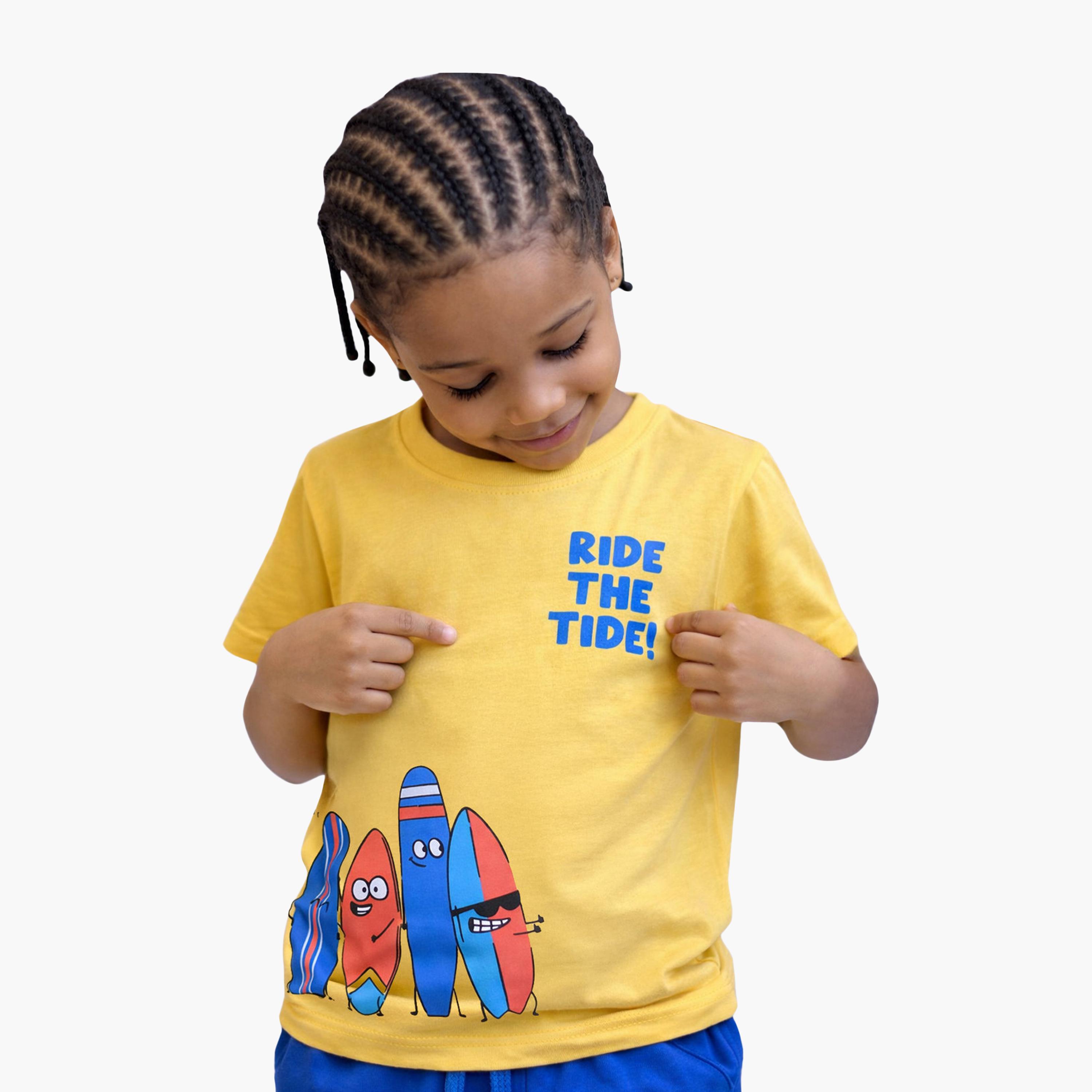 طقم مكون من 4 قطع: تي شيرتات بأكمام قصيرة ورسومات، وبنطلون مع شورت من فيكتور آند جين-boys-clothing-setsandcoords-image-7