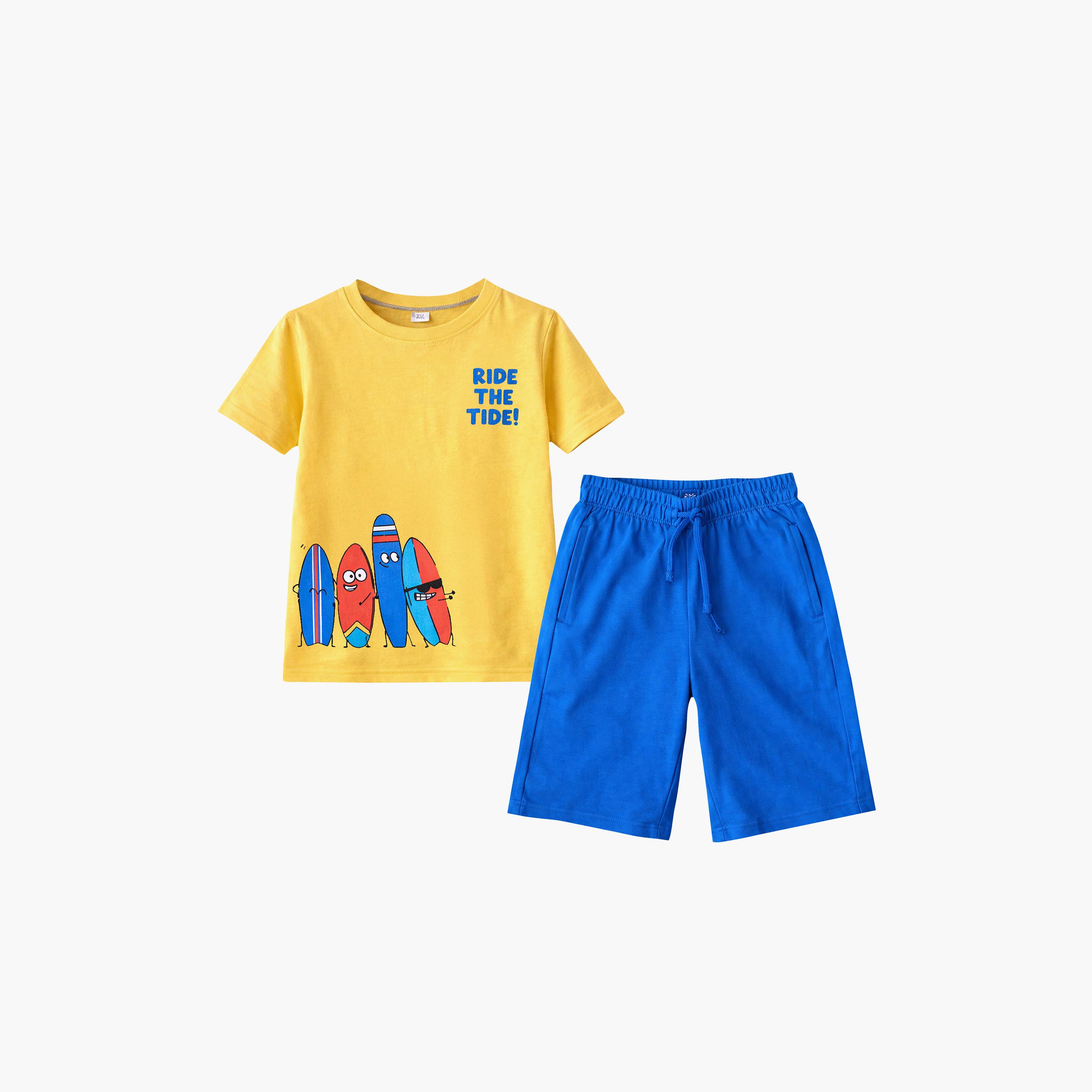 طقم مكون من 4 قطع: تي شيرتات بأكمام قصيرة ورسومات، وبنطلون مع شورت من فيكتور آند جين-boys-clothing-setsandcoords-image-9