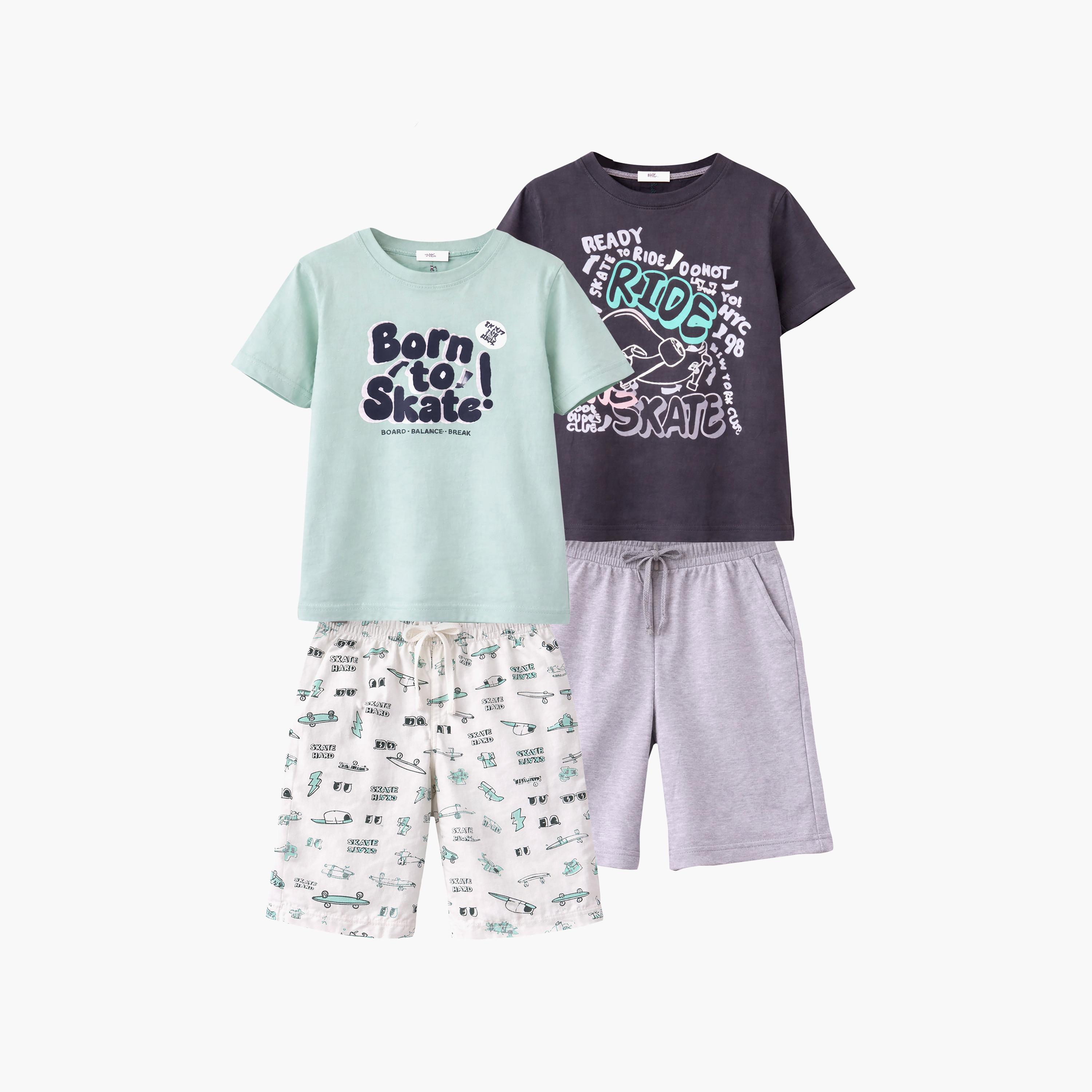 طقم مكون من 4 قطع: تي شيرتات بأكمام قصيرة ورسومات، وبنطلون مع شورت من فيكتور آند جين-boys-clothing-setsandcoords-image-1