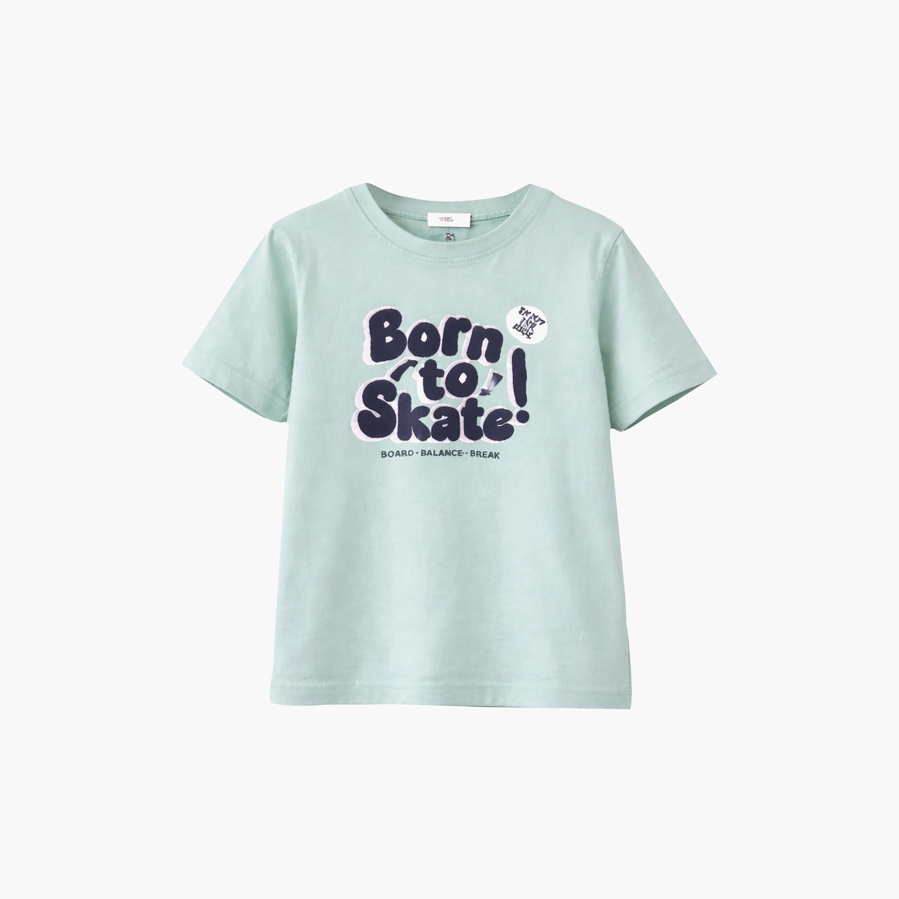 طقم مكون من 4 قطع: تي شيرتات بأكمام قصيرة ورسومات، وبنطلون مع شورت من فيكتور آند جين-boys-clothing-setsandcoords-image-4
