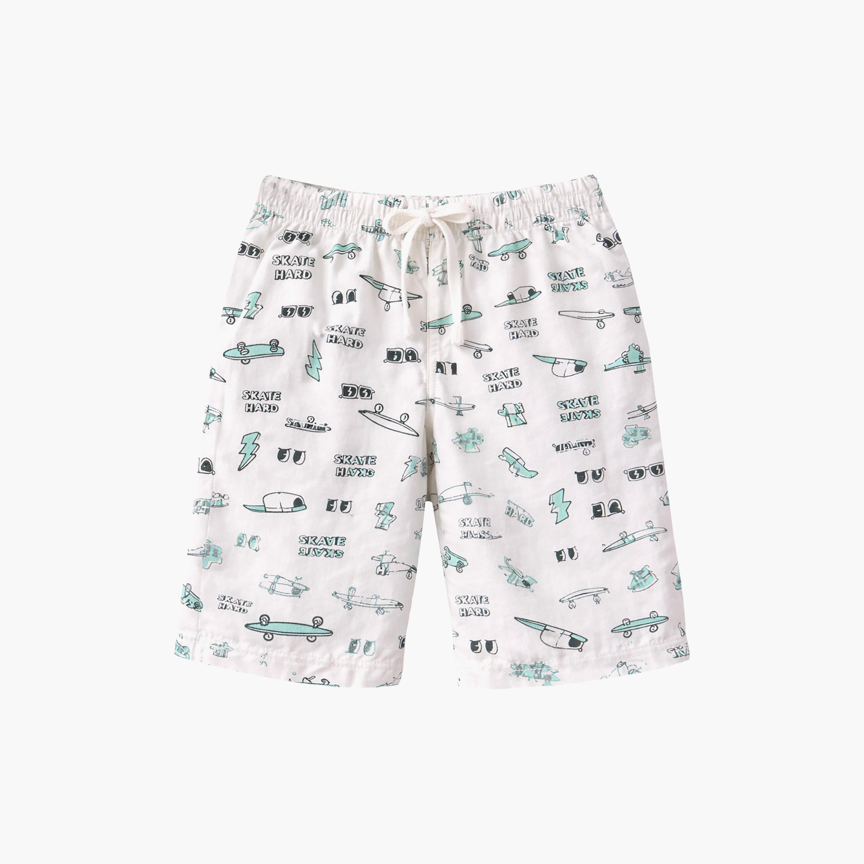 طقم مكون من 4 قطع: تي شيرتات بأكمام قصيرة ورسومات، وبنطلون مع شورت من فيكتور آند جين-boys-clothing-setsandcoords-image-6