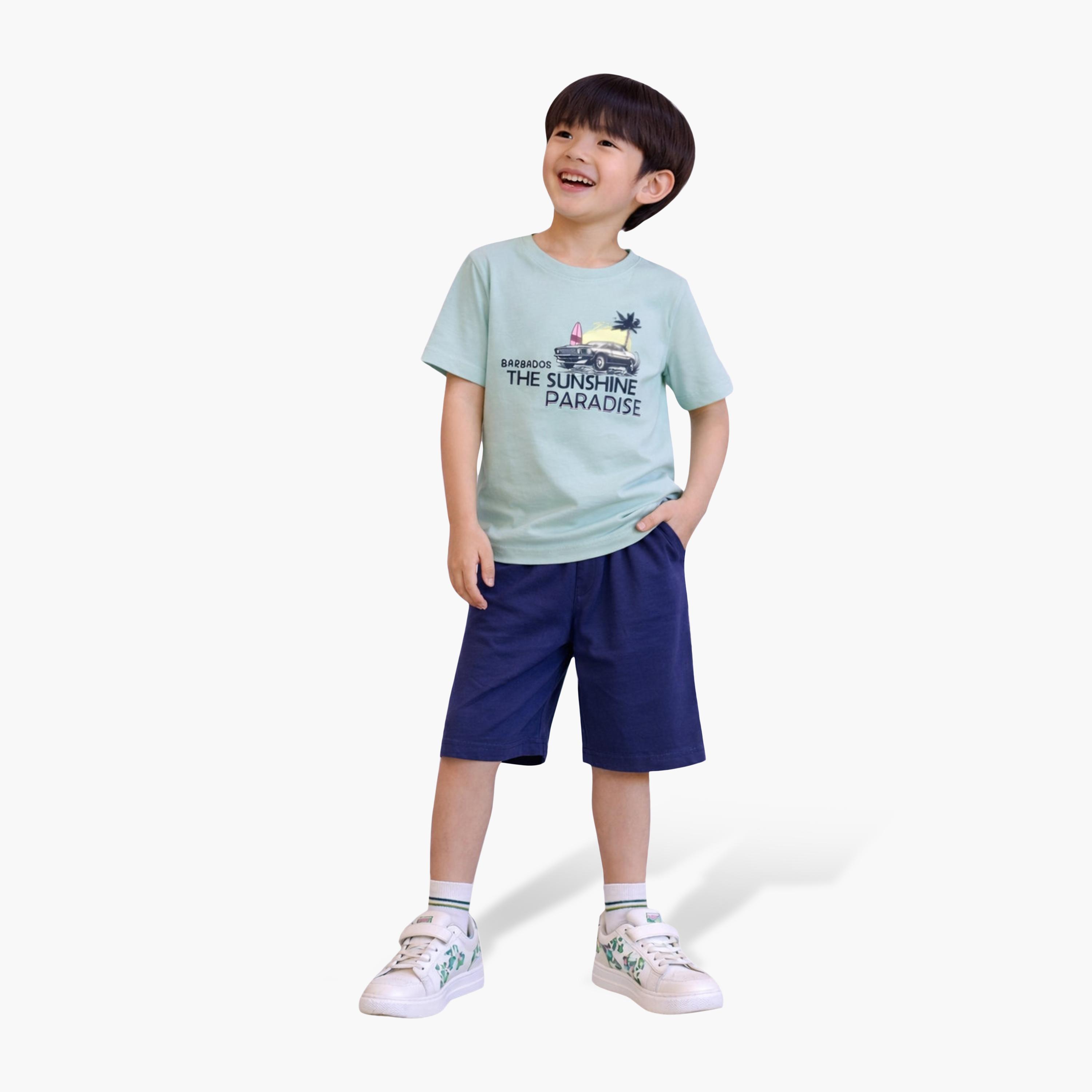 طقم مكون من 4 قطع: تي شيرتات بأكمام قصيرة ورسومات، وبنطلون مع شورت من فيكتور آند جين-boys-clothing-setsandcoords-image-3